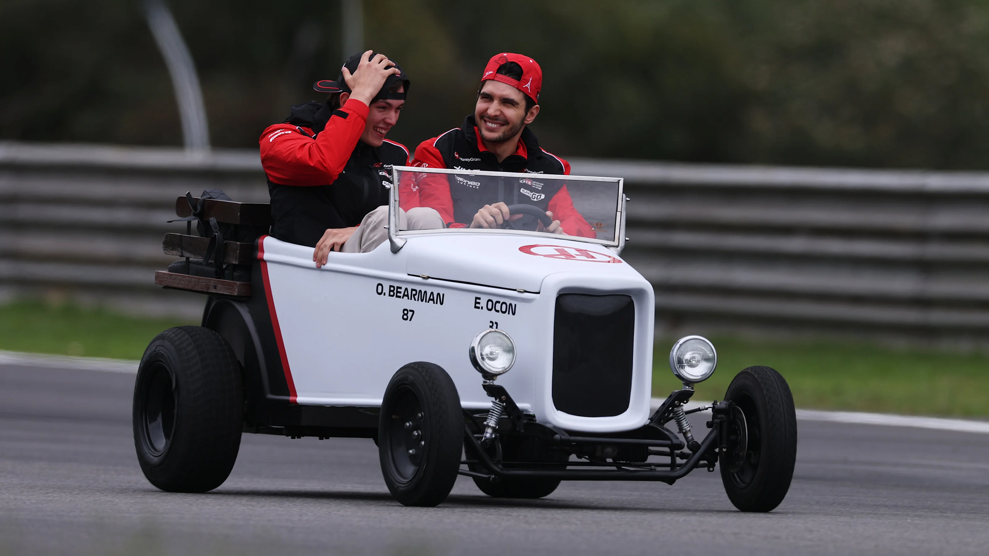 SAO PAULO, BRAZIL - NOVEMBER 09: Oliver Bearman of Great Britain and Haas F1 and Esteban Ocon of