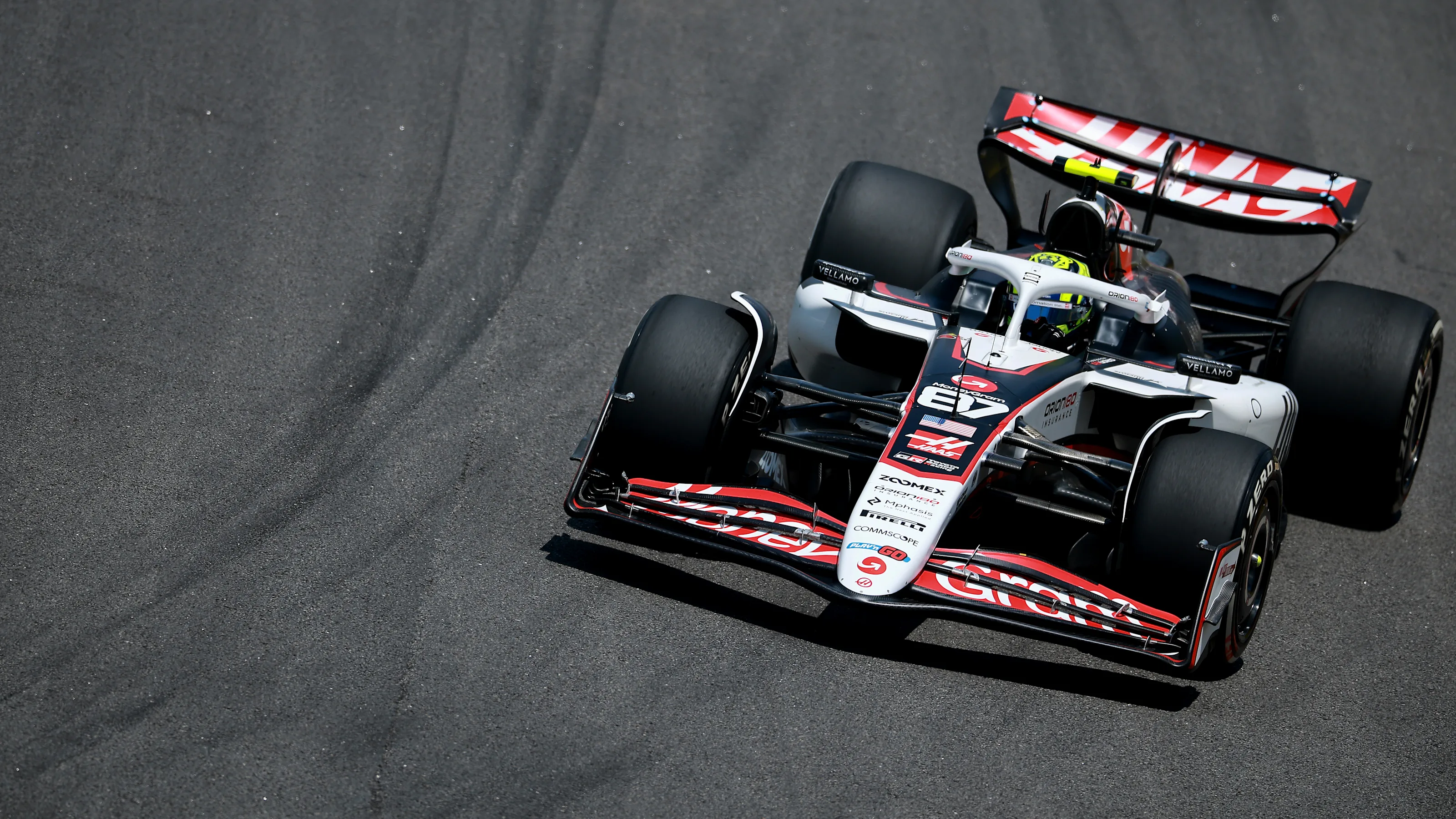 SAO PAULO, BRAZIL - NOVEMBER 07: Oliver Bearman of Great Britain driving the (87) Haas F1 VF-25