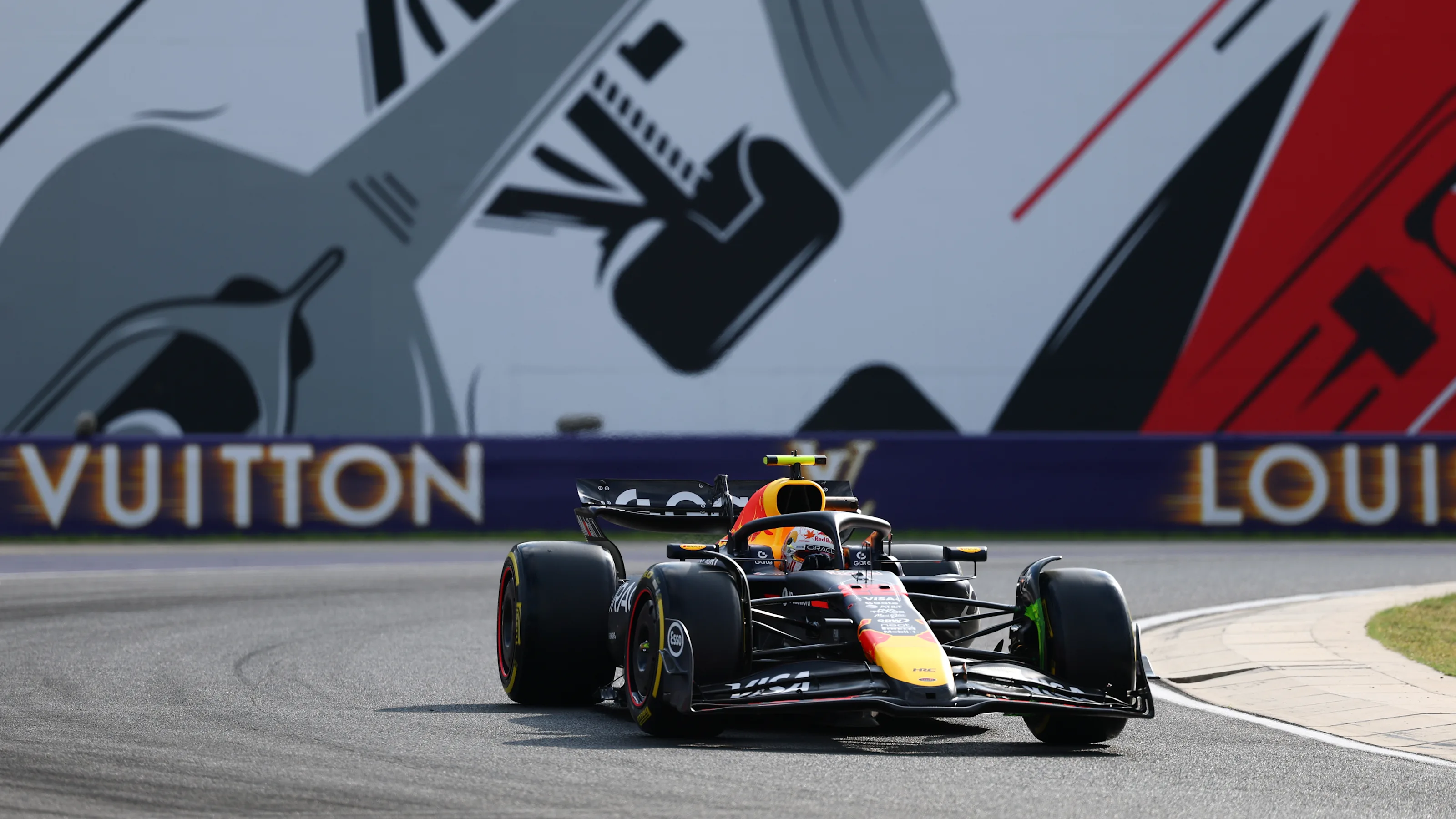 BUDAPEST, HUNGARY - AUGUST 01: Yuki Tsunoda of Japan driving the (22) Oracle Red Bull Racing RB21