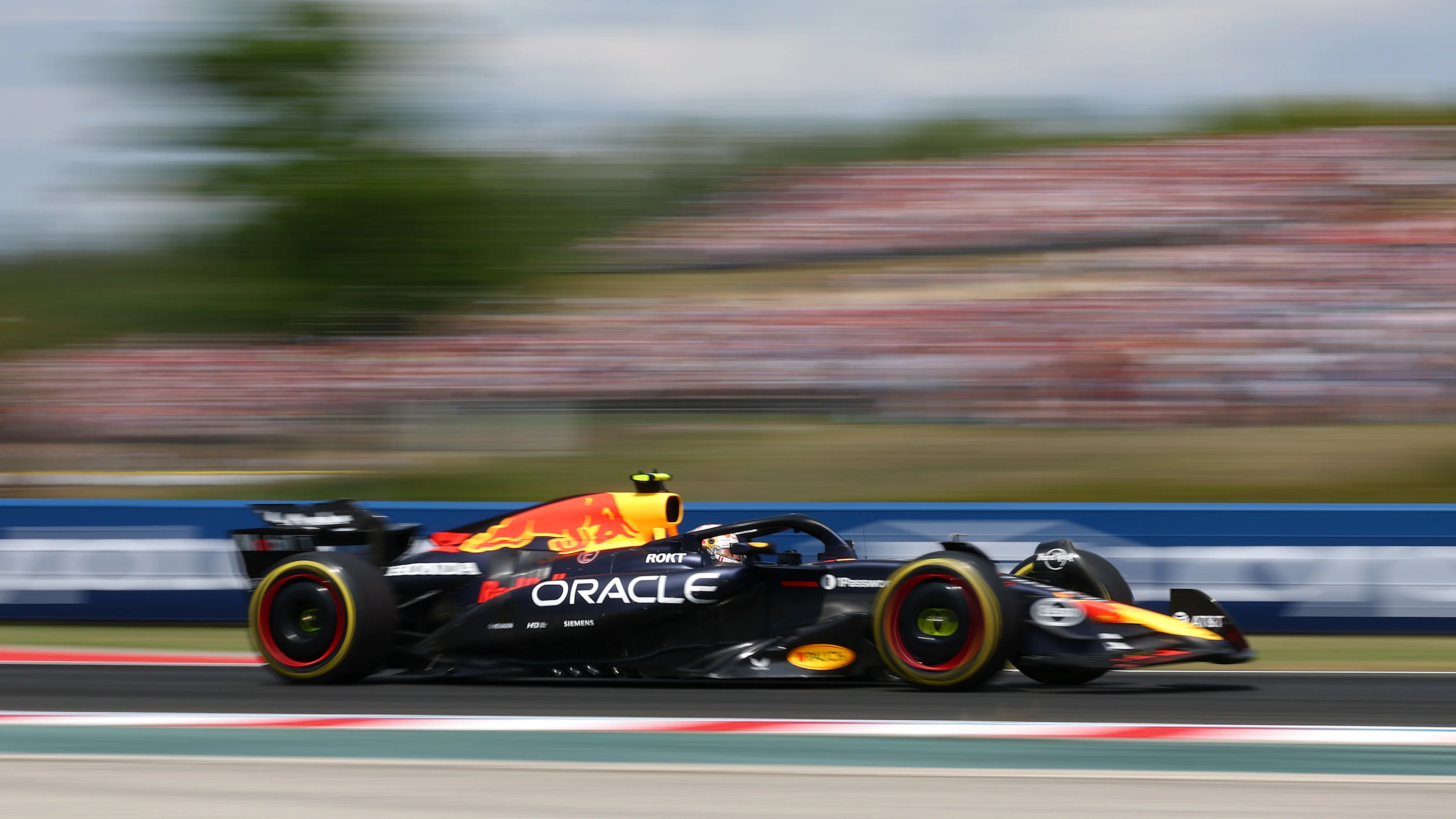 BUDAPEST, HUNGARY - AUGUST 02: Yuki Tsunoda of Japan driving the (22) Oracle Red Bull Racing RB21