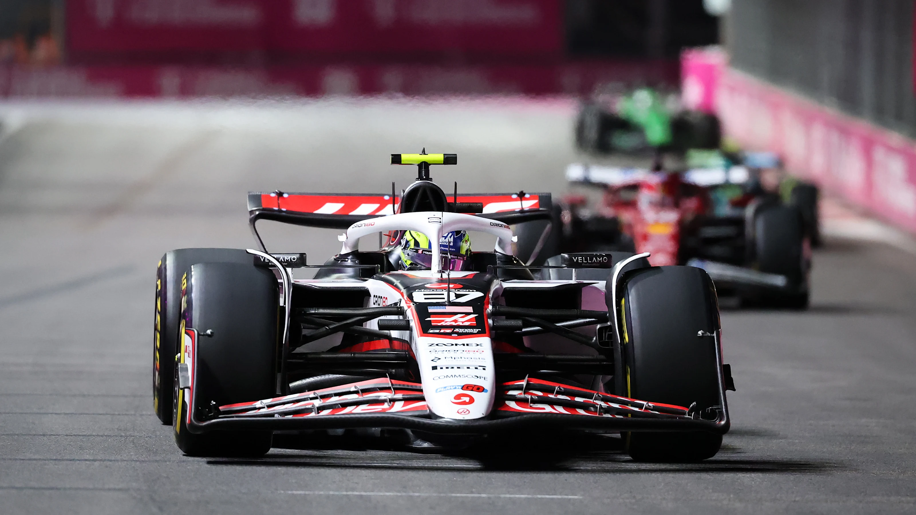 LAS VEGAS, NEVADA - NOVEMBER 22: Oliver Bearman of Great Britain driving the (87) Haas F1 VF-25