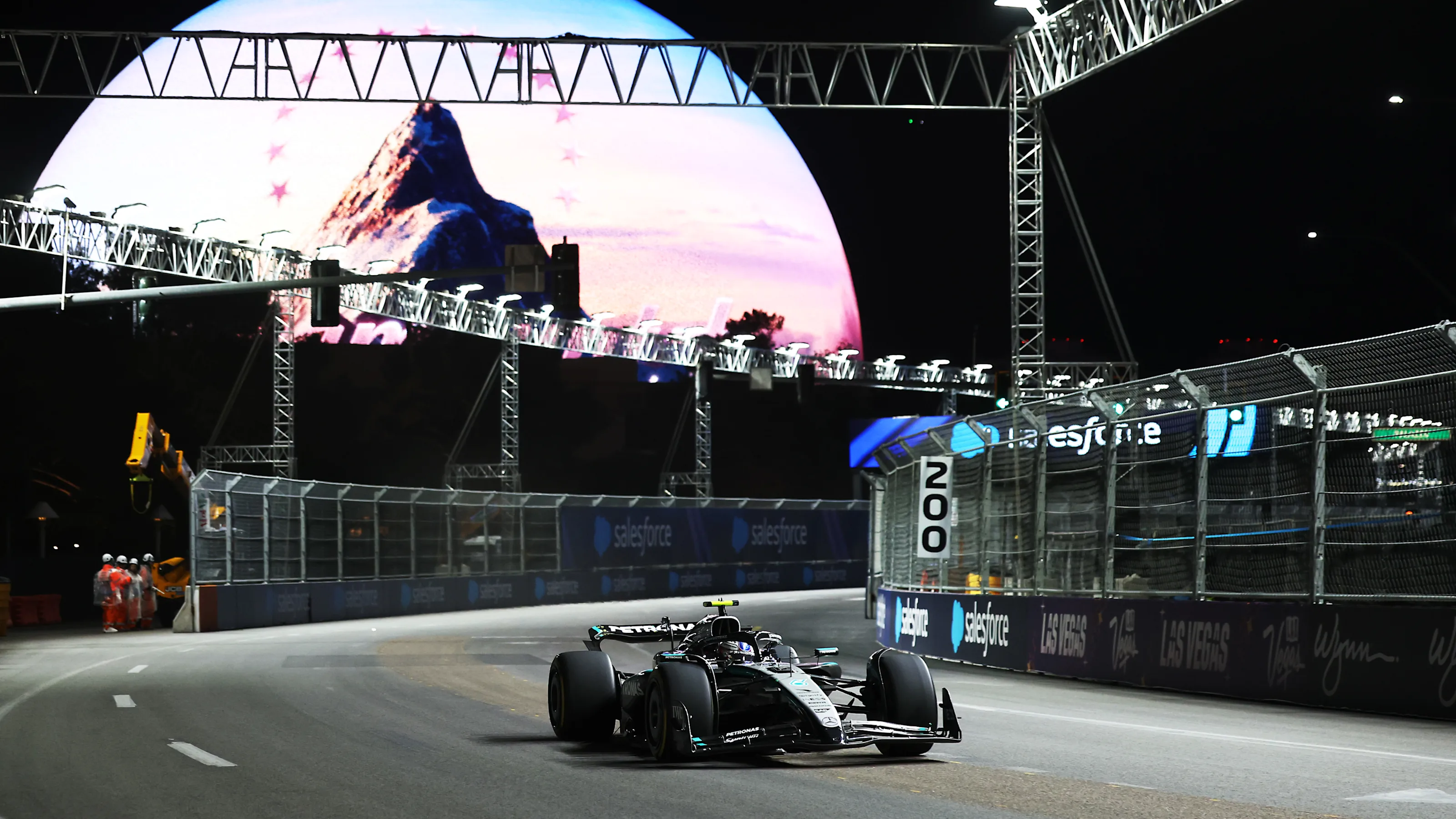 LAS VEGAS, NEVADA - NOVEMBER 20: Andrea Kimi Antonelli of Italy driving the (12) Mercedes AMG