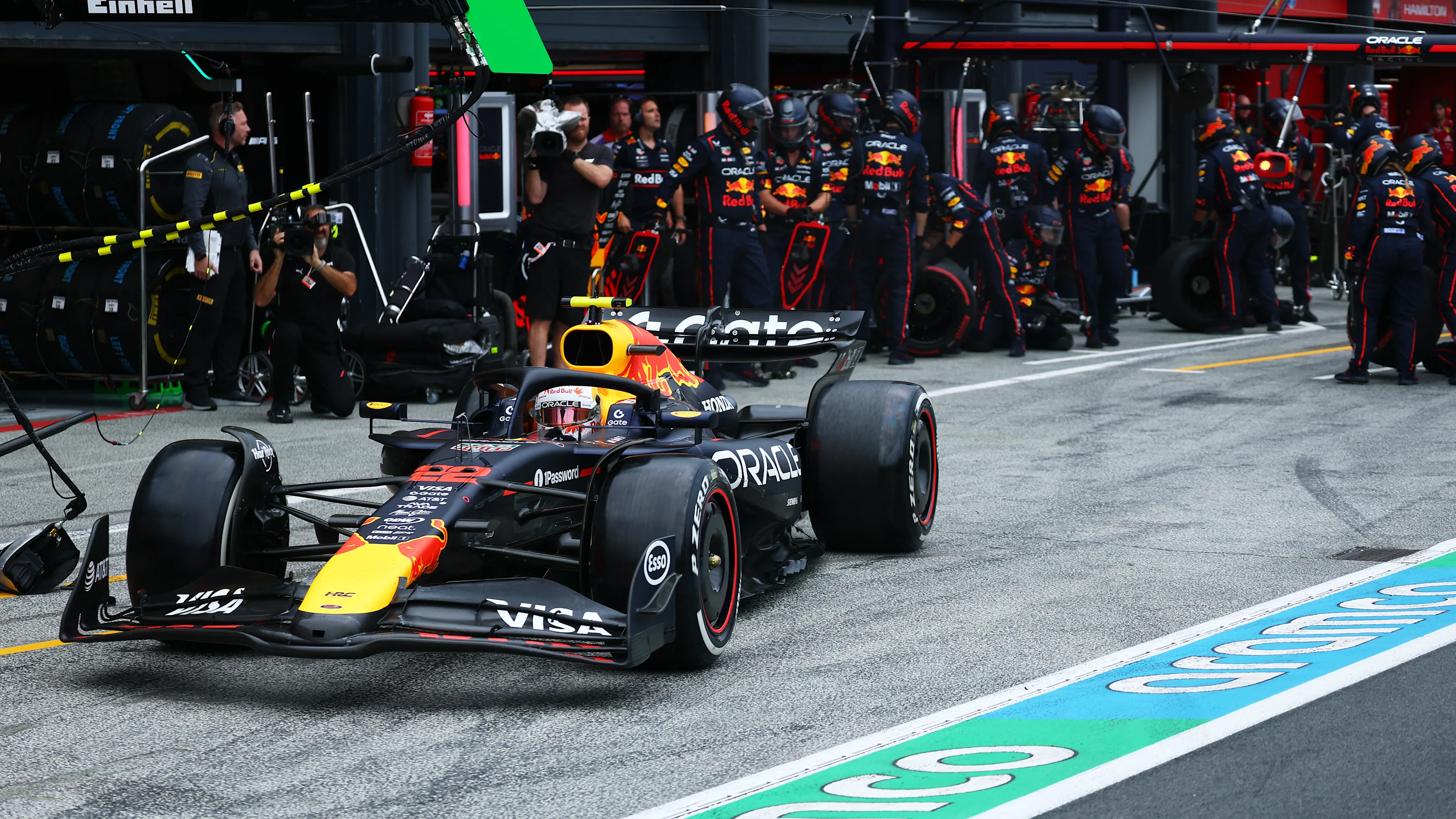 ZANDVOORT, NETHERLANDS - AUGUST 31: Yuki Tsunoda of Japan driving the (22) Oracle Red Bull Racing
