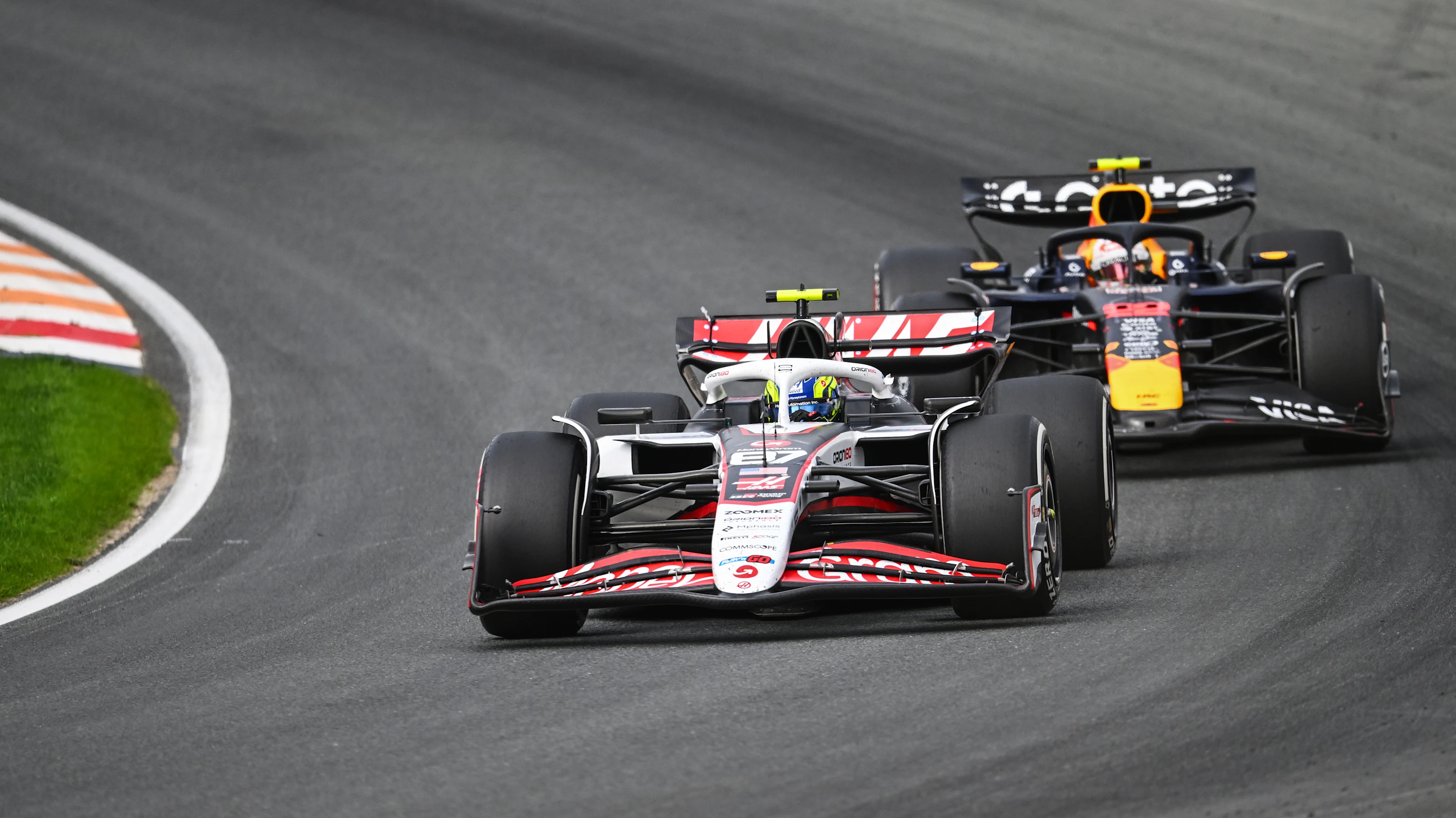 ZANDVOORT, NETHERLANDS - AUGUST 31: Oliver Bearman of Great Britain driving the (87) Haas F1 VF-25