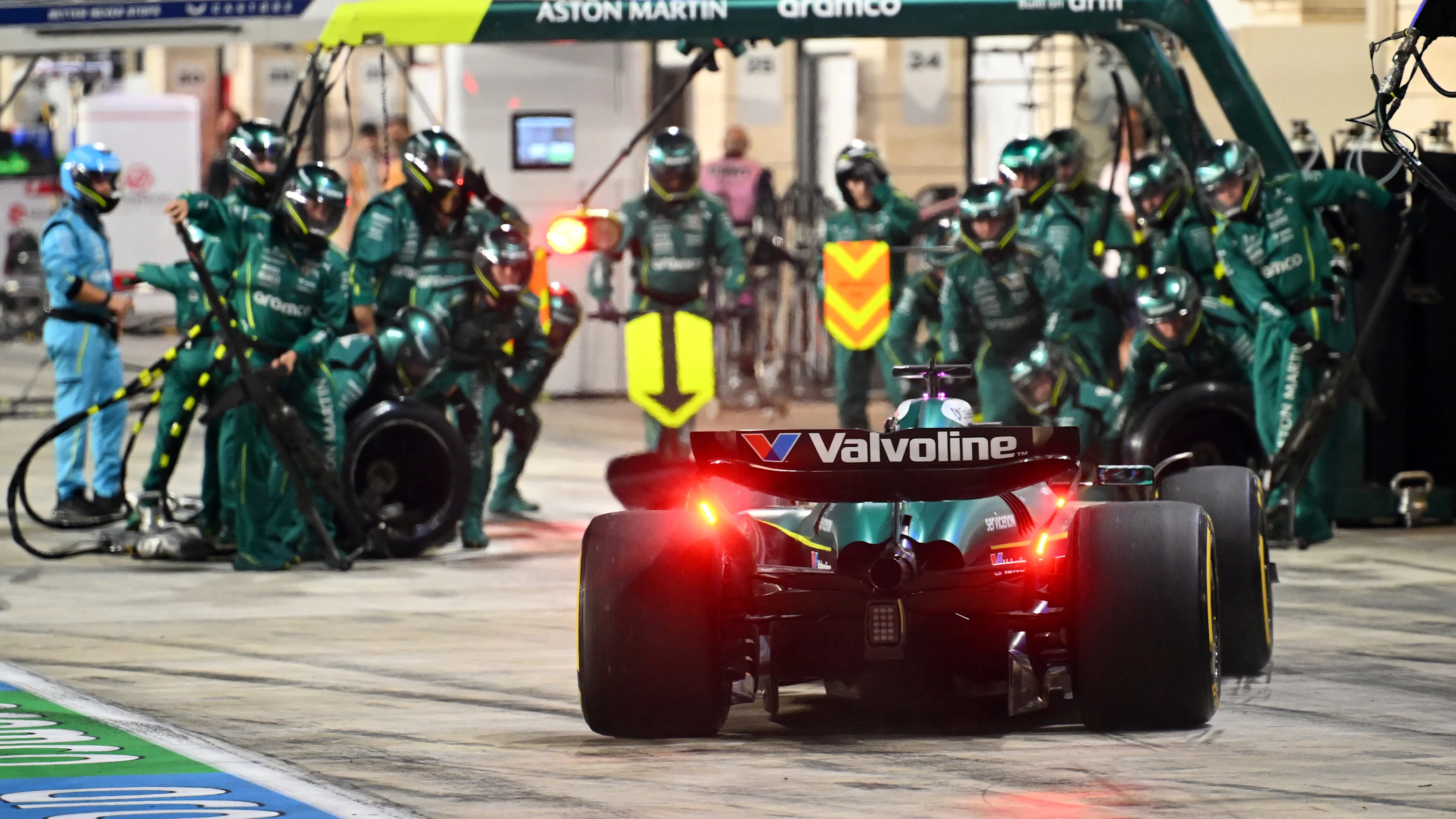 LUSAIL CITY, QATAR - NOVEMBER 30: Lance Stroll of Canada driving the (18) Aston Martin F1 Team