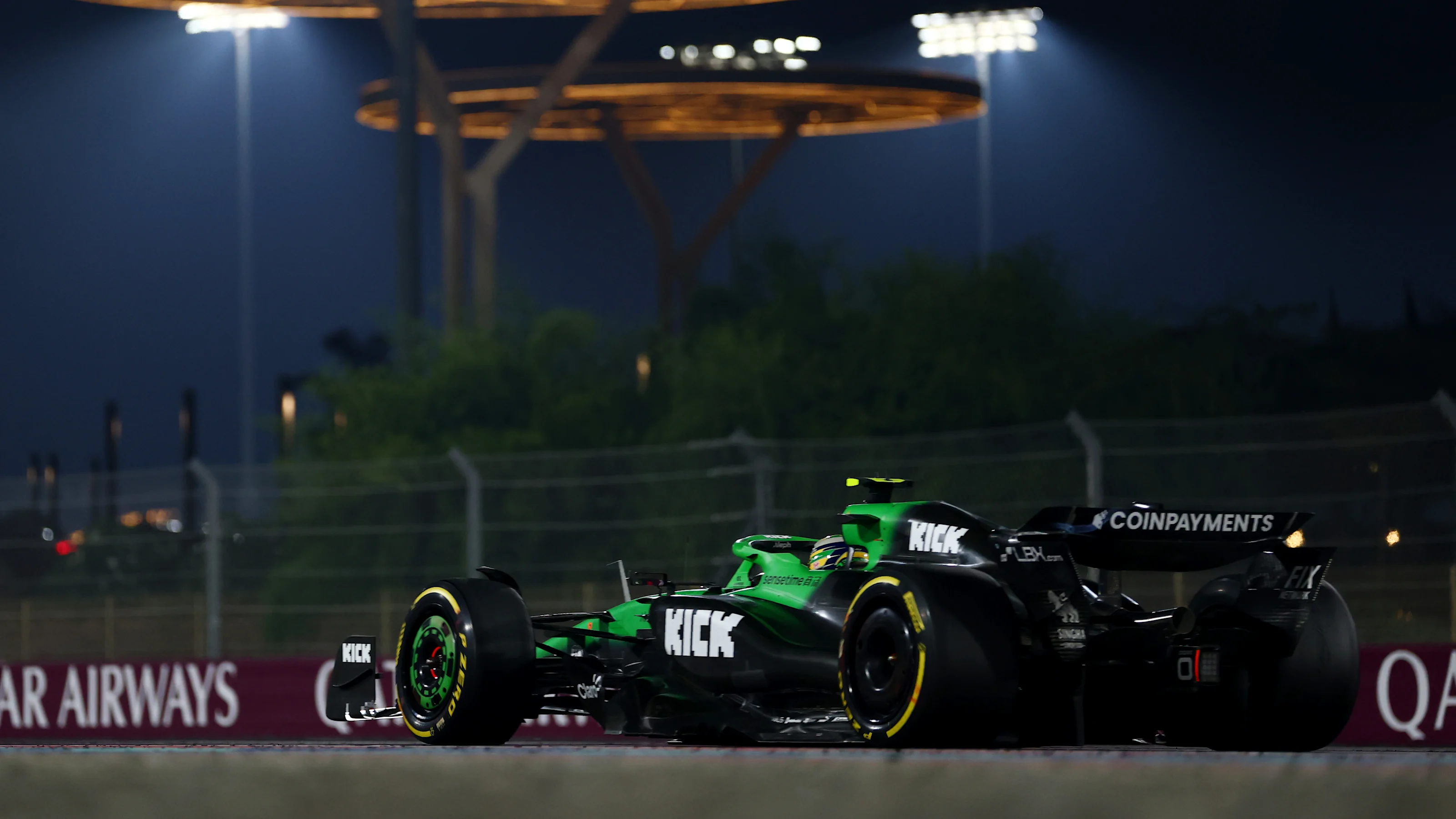 LUSAIL CITY, QATAR - NOVEMBER 30: Gabriel Bortoleto of Brazil driving the (5) Kick Sauber C45