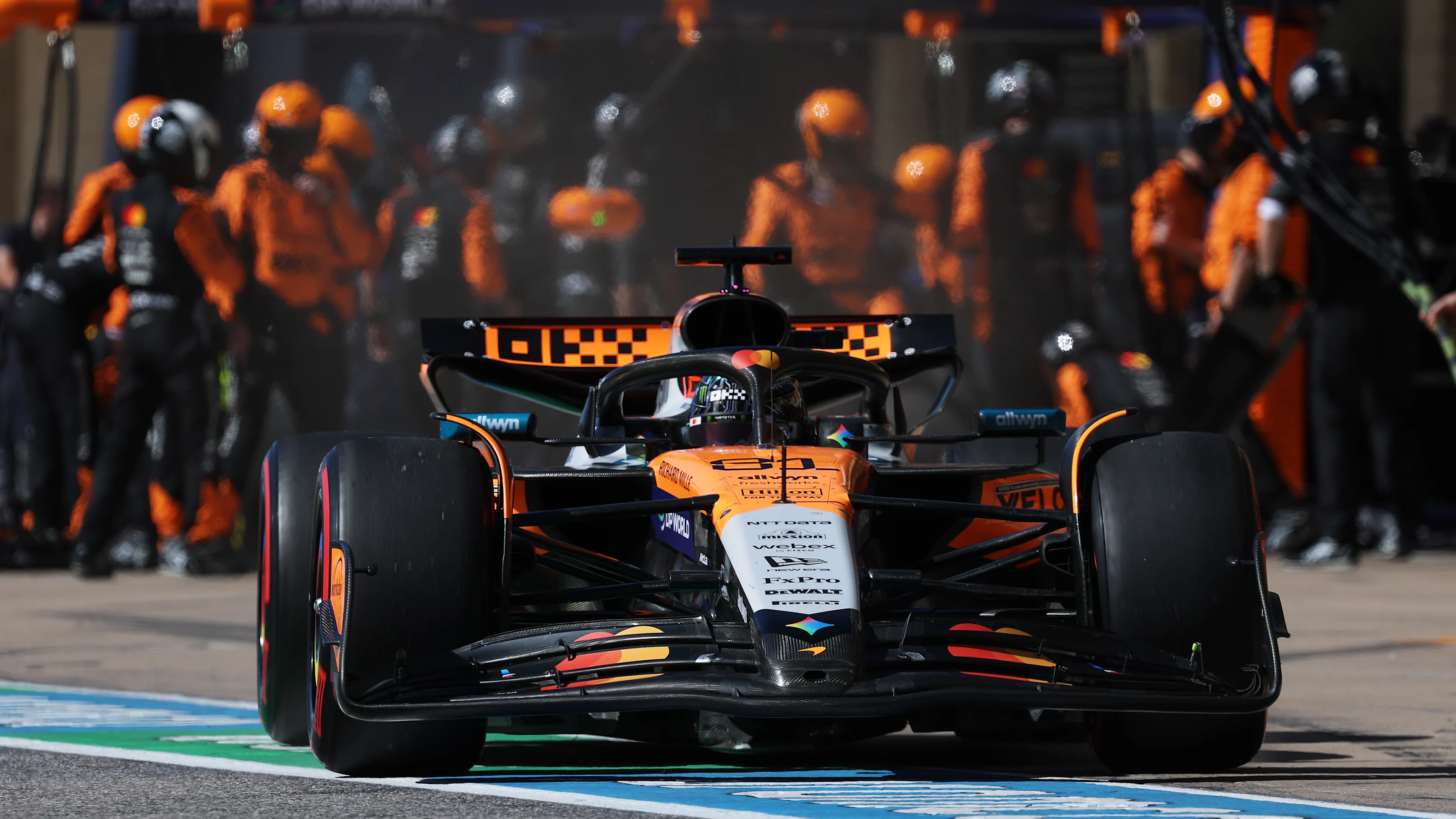 AUSTIN, TEXAS - OCTOBER 19: Oscar Piastri of Australia driving the (81) McLaren MCL39 Mercedes