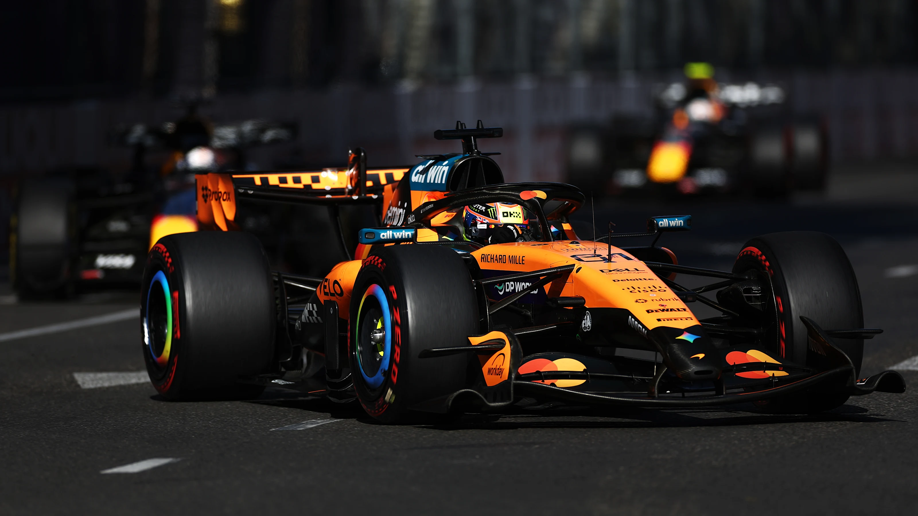 BAKU, AZERBAIJAN - SEPTEMBER 26: Oscar Piastri of Australia driving the (81) McLaren MCL40 Mercedes