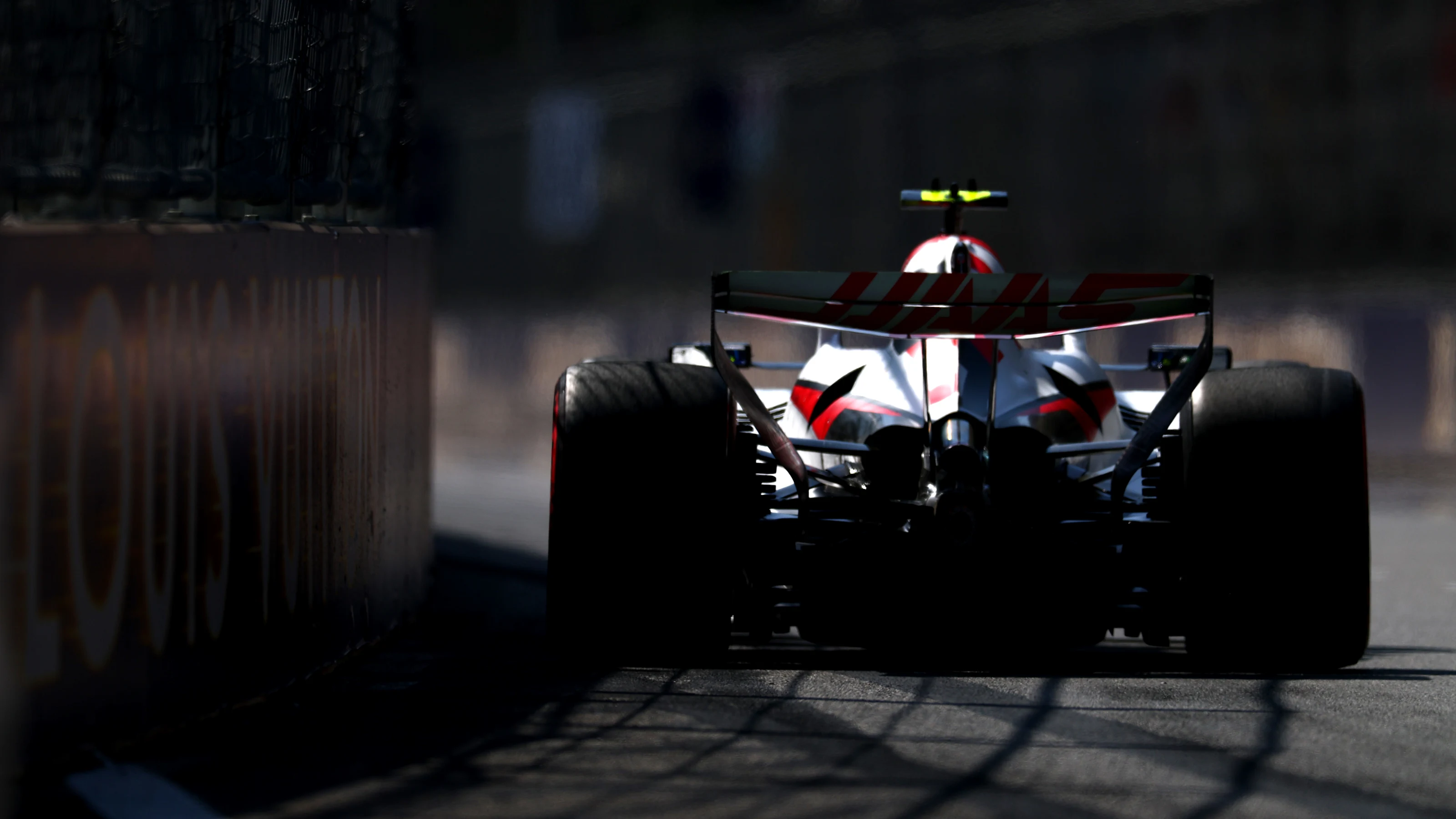 BAKU, AZERBAIJAN - SEPTEMBER 24: Oliver Bearman of Great Britain driving the (87) Haas F1 VF-26