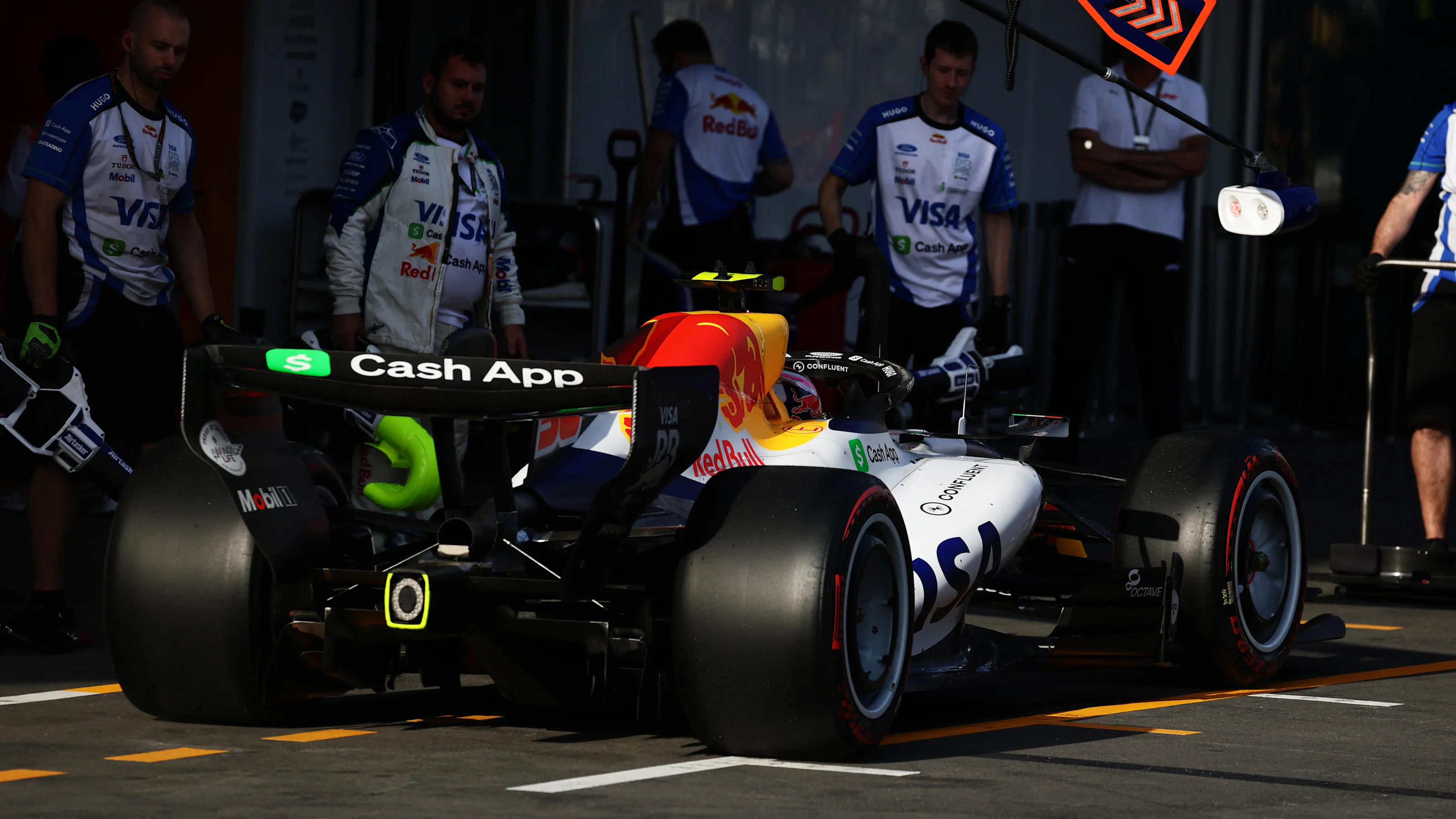 BAKU, AZERBAIJAN - SEPTEMBER 25: Liam Lawson of New Zealand driving the (30) Visa Cash App Racing