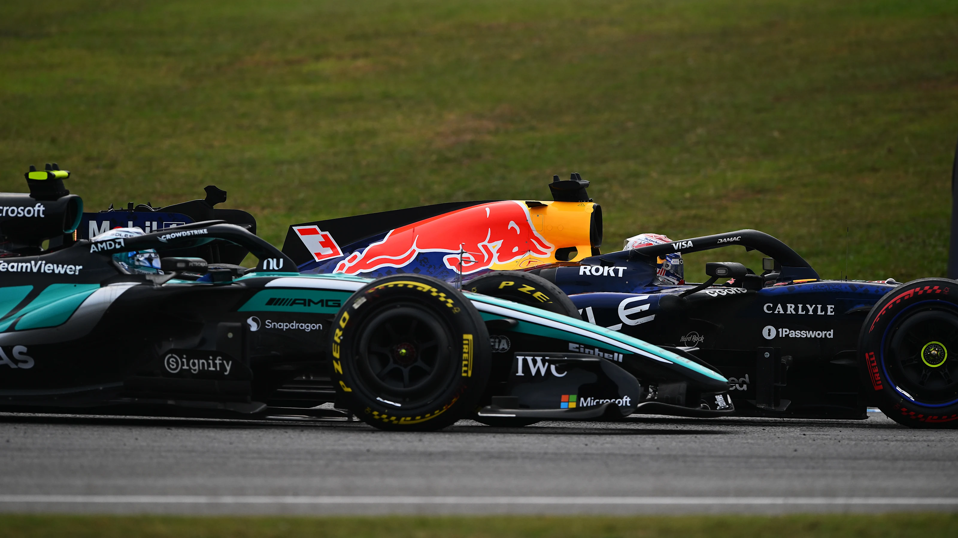 KUALA LUMPUR, MALAYSIA - OCTOBER 04: Max Verstappen of the Netherlands driving the (3) Oracle Red