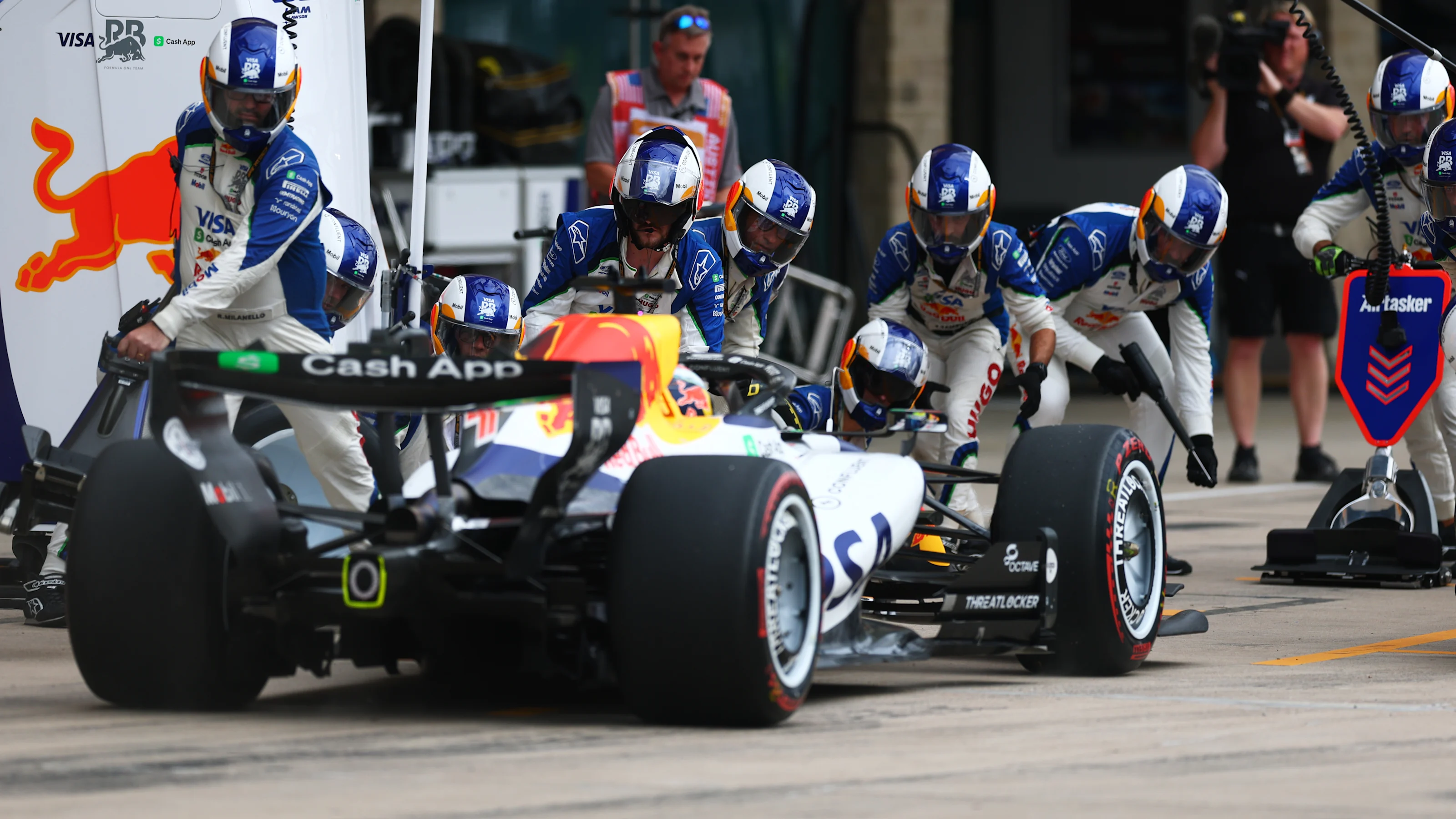 AUSTIN, TEXAS - OCTOBER 25: Arvid Lindblad of Great Britain driving the (41) Visa Cash App Racing