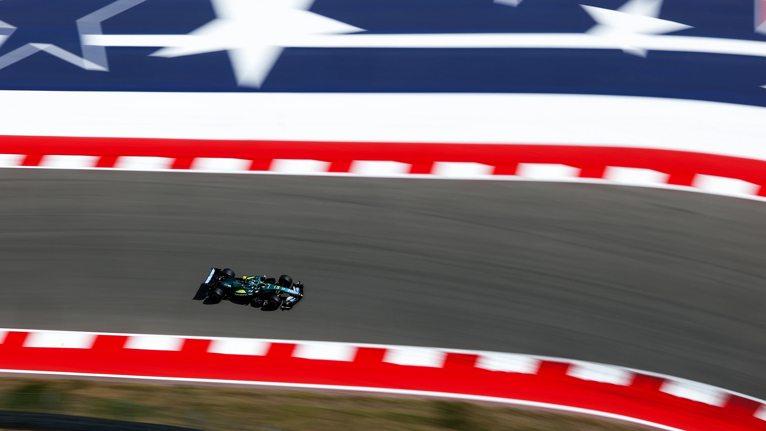 AUSTIN, TEXAS - OCTOBER 24: Fernando Alonso of Spain driving the (14) Aston Martin F1 Team AMR26