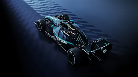 Mercedes-AMG F1 W17 E PERFORMANCE Rennwagen in einer speziellen MANUFAKTUR-Lackierung für den
