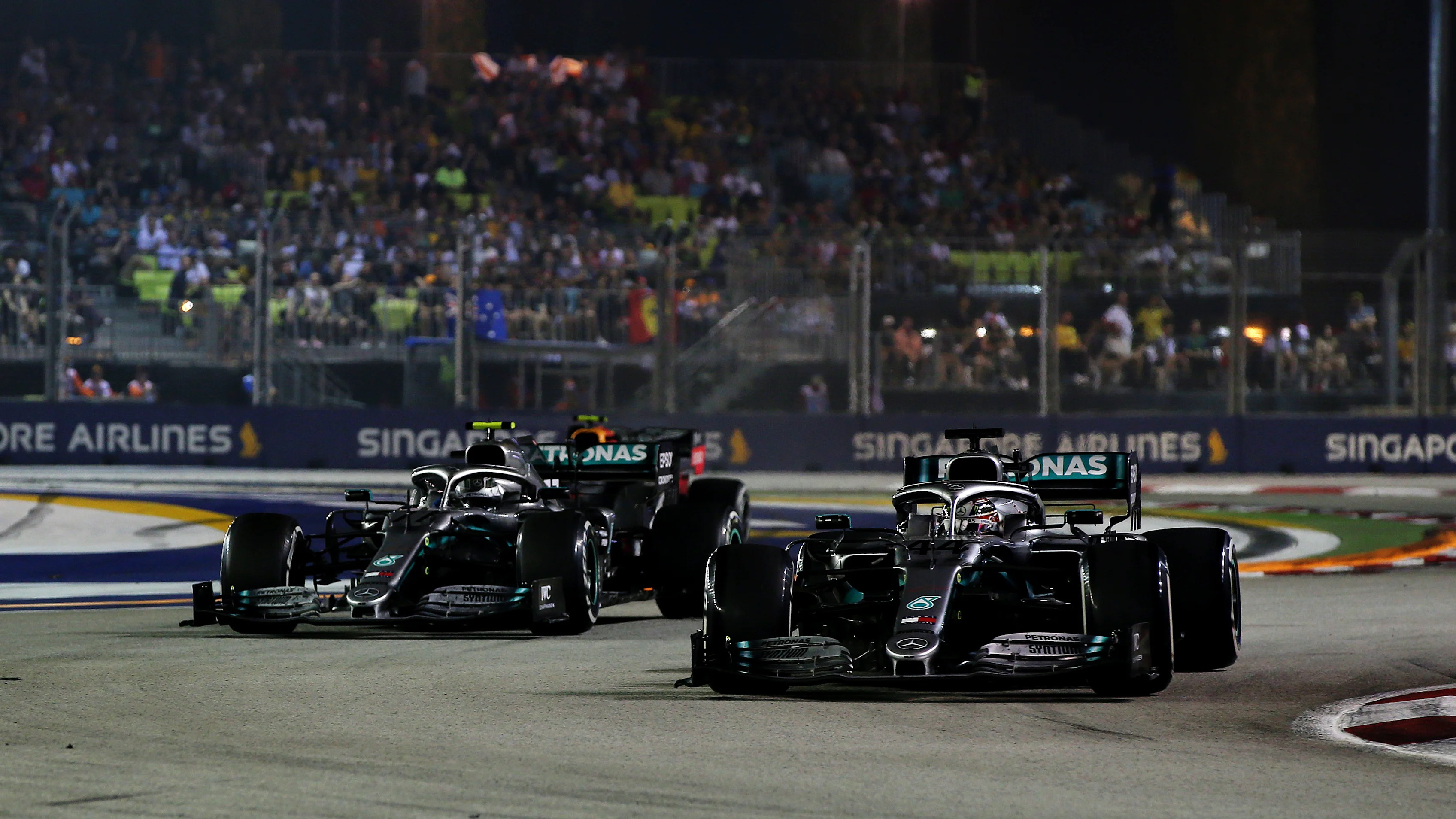 SINGAPORE, SINGAPORE - SEPTEMBER 22: Lewis Hamilton of Great Britain driving the (44) Mercedes AMG