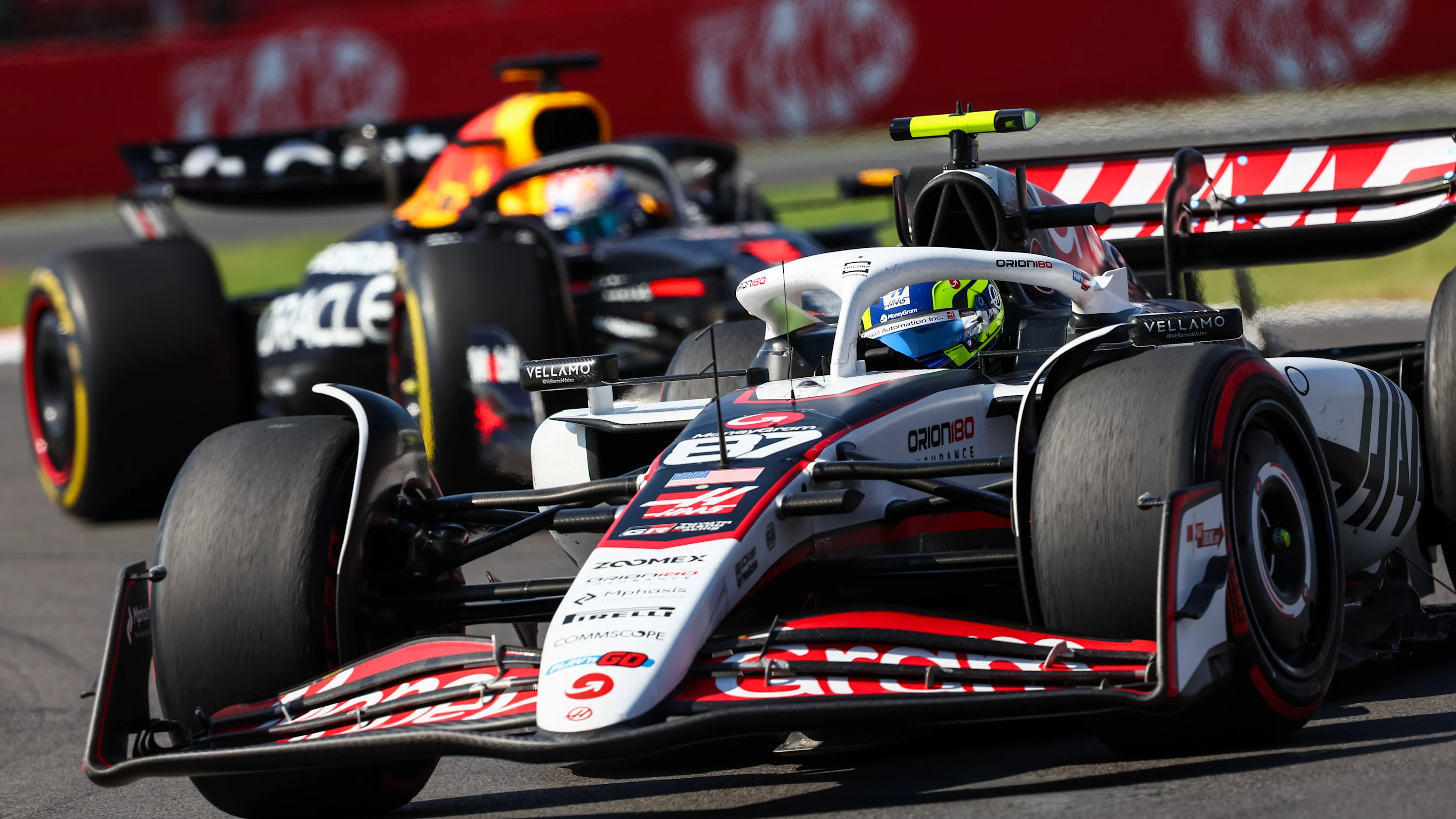 MEXICO CITY, MEXICO - OCTOBER 26: Oliver Bearman of Great Britain driving the (87) Haas F1 VF-25