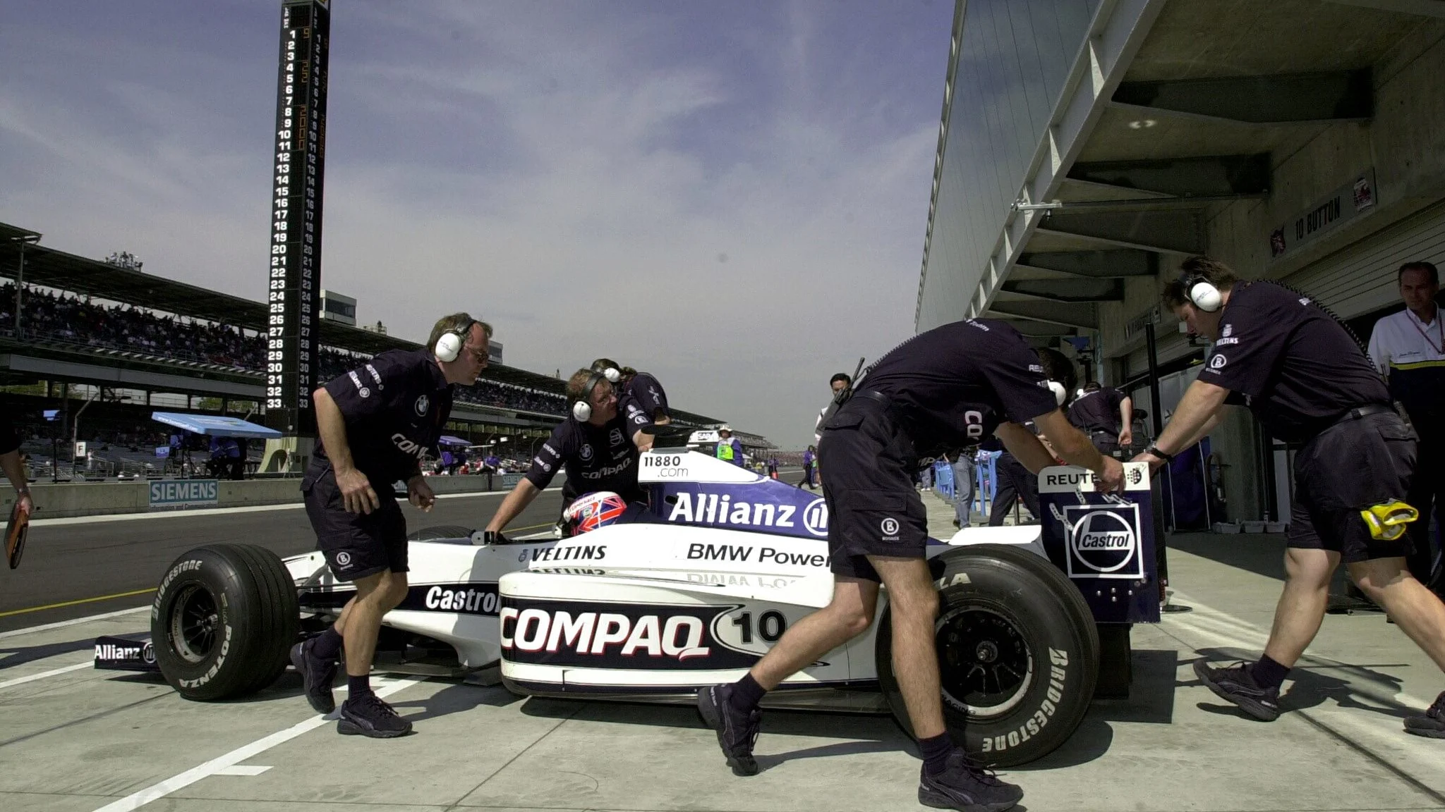 INDIANAPOLIS, UNITED STATES: Crew members roll the car of Williams driver Jenson Button, of Great