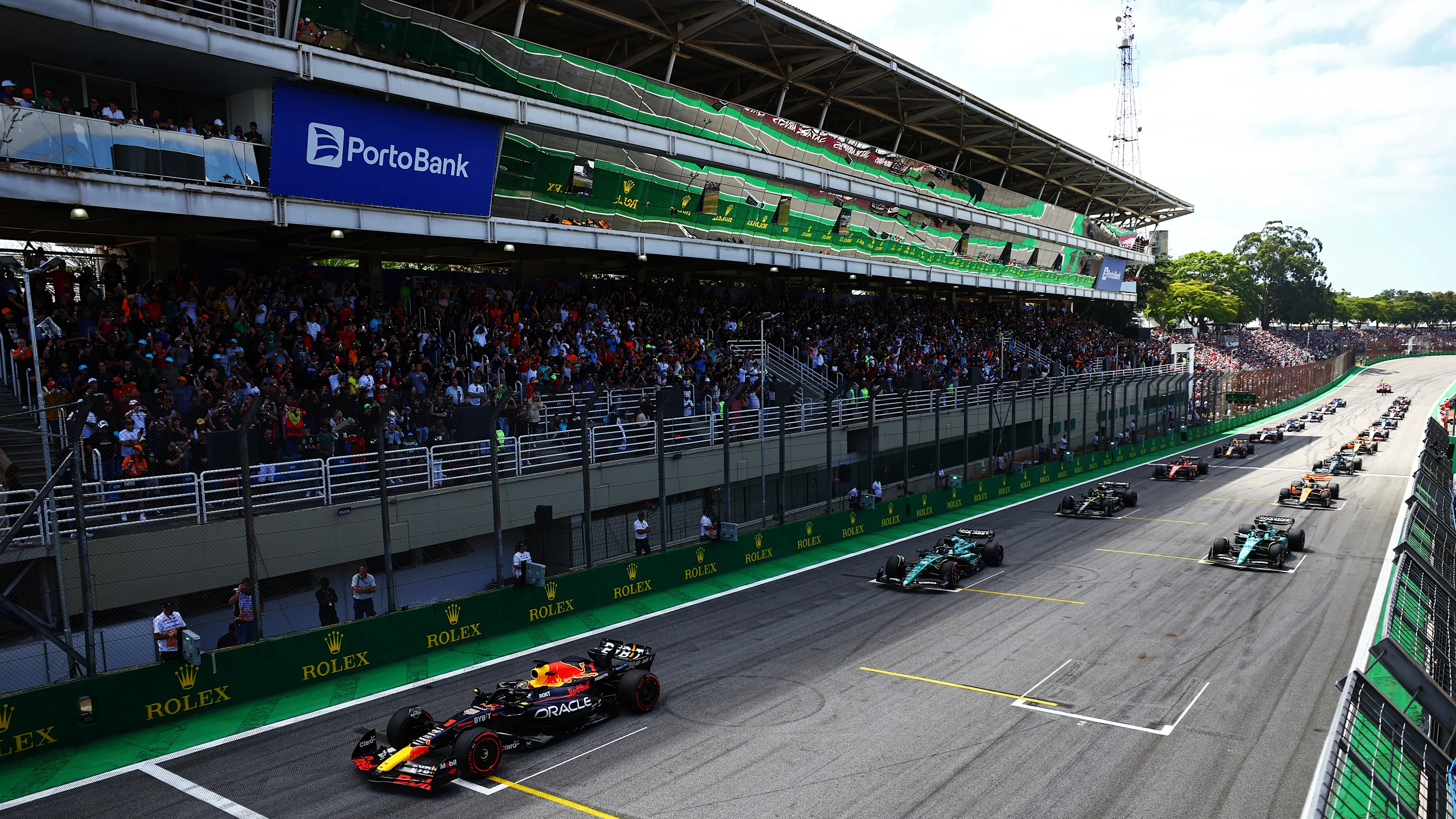 SAO PAULO, BRAZIL - NOVEMBER 05: Max Verstappen of the Netherlands driving the (1) Oracle Red Bull