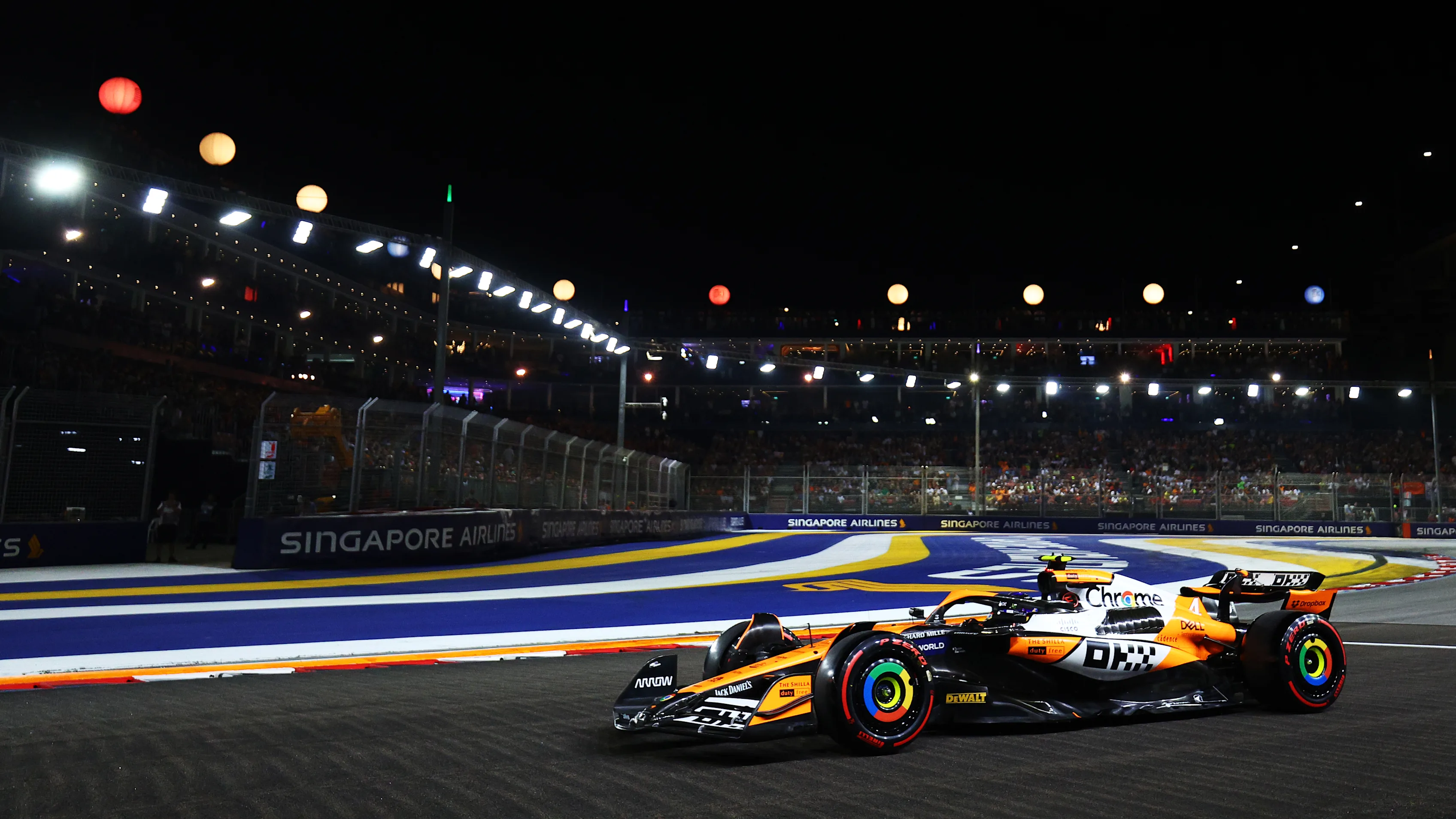 SINGAPORE, SINGAPORE - SEPTEMBER 21: Lando Norris of Great Britain driving the (4) McLaren MCL38