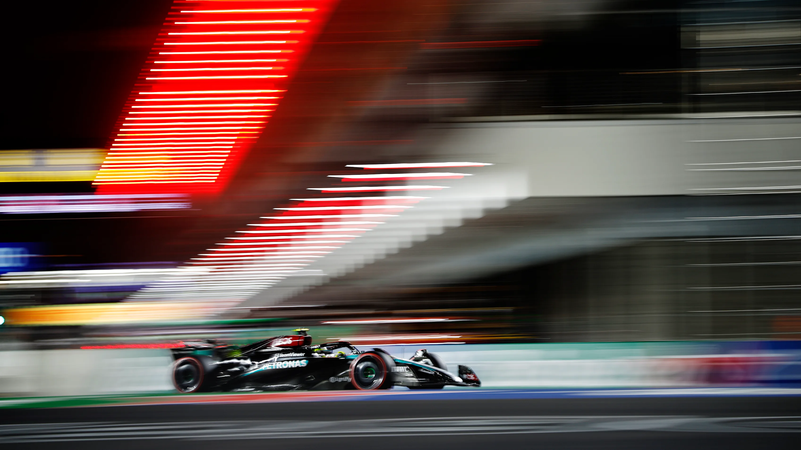 LAS VEGAS, NEVADA - NOVEMBER 21: Lewis Hamilton of Great Britain driving the (44) Mercedes AMG