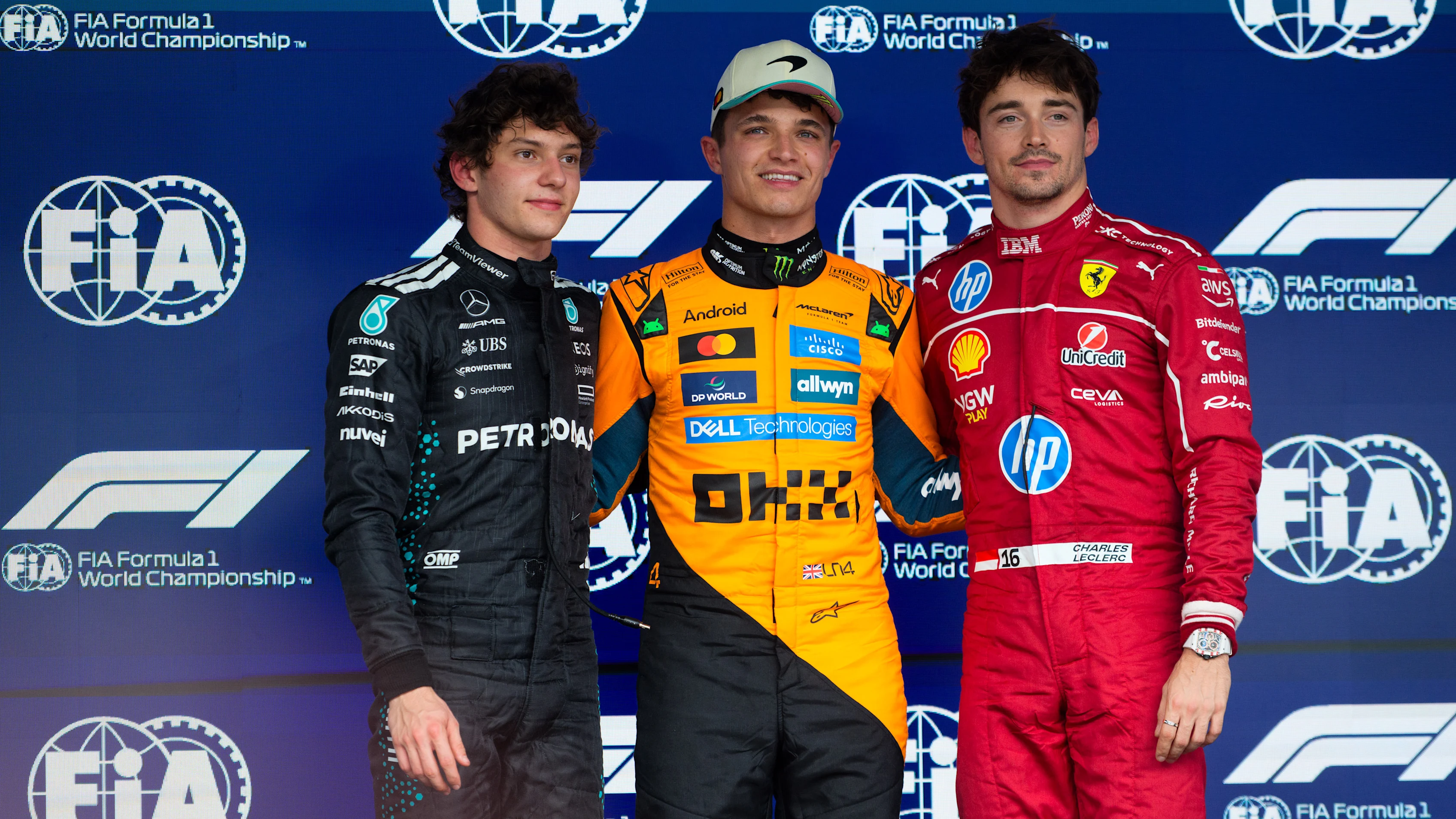 SAO PAULO, BRAZIL - NOVEMBER 07: Gabriel Bortoleto of Brazil driving the (5) Kick Sauber C45