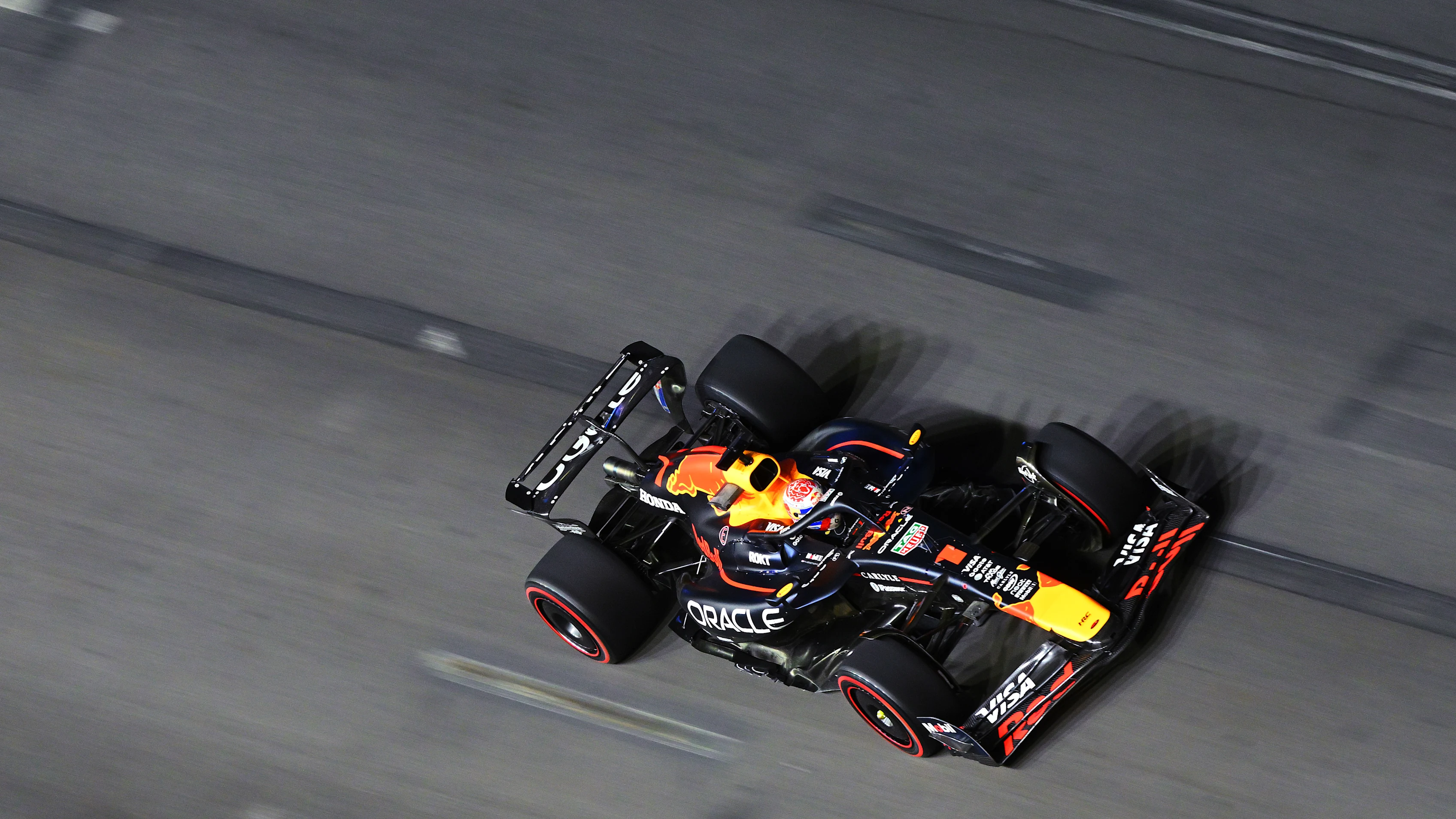 LAS VEGAS, NEVADA - NOVEMBER 20: Max Verstappen of the Netherlands driving the (1) Oracle Red Bull Racing RB21 on track during practice ahead of the F1 Grand Prix of Las Vegas at Las Vegas Strip Circuit on November 20, 2025 in Las Vegas, Nevada. (Photo by Clive Mason/Getty Images)