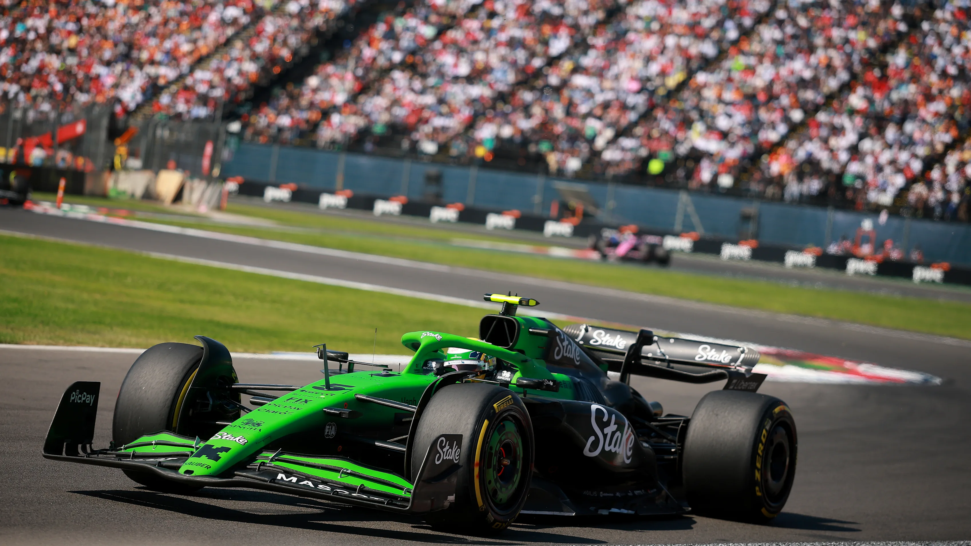 MEXICO CITY, MEXICO - OCTOBER 26: Gabriel Bortoleto of Brazil driving the (5) Kick Sauber C45