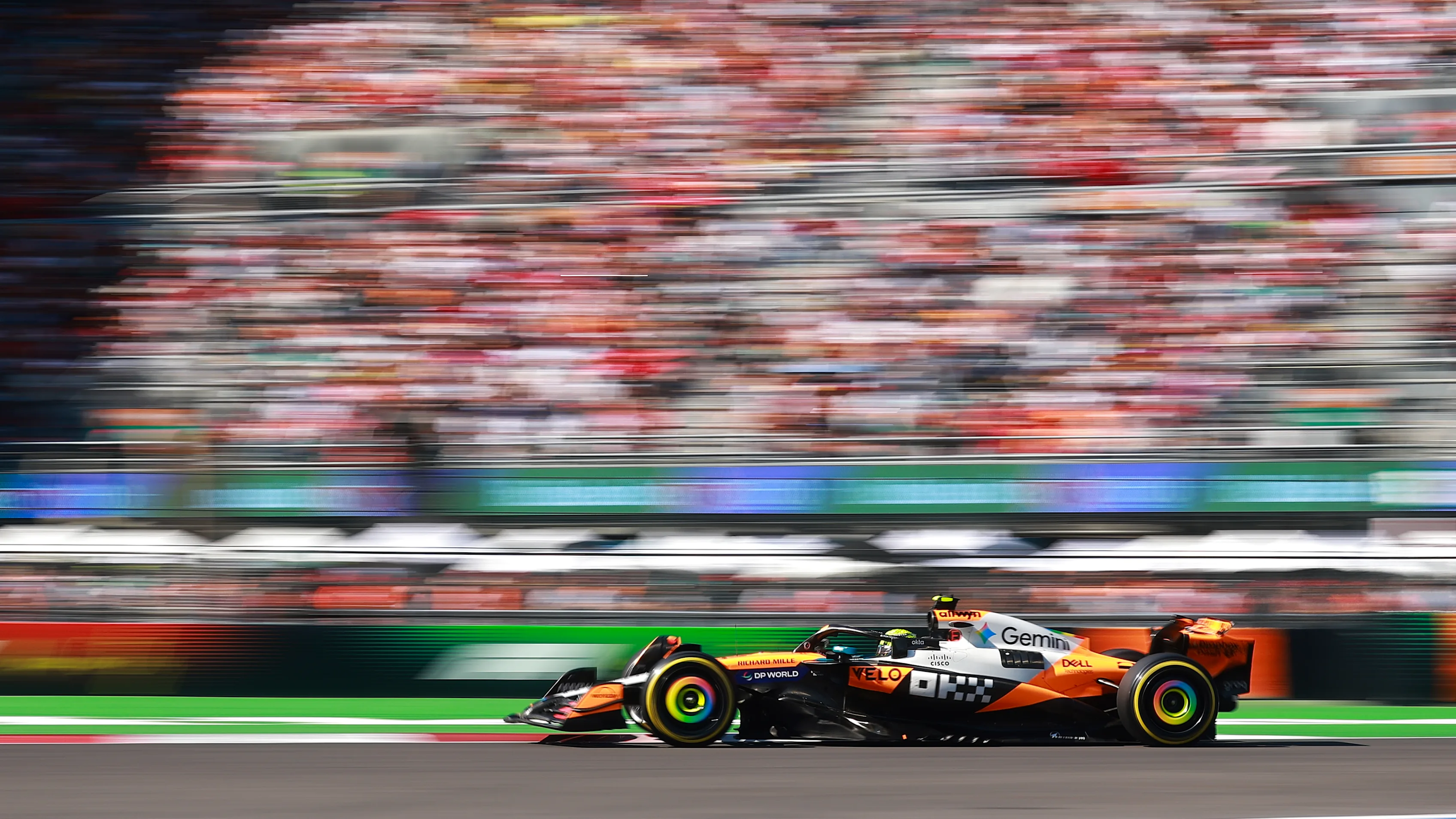 MEXICO CITY, MEXICO - OCTOBER 26: Lando Norris of Great Britain driving the (4) McLaren MCL39