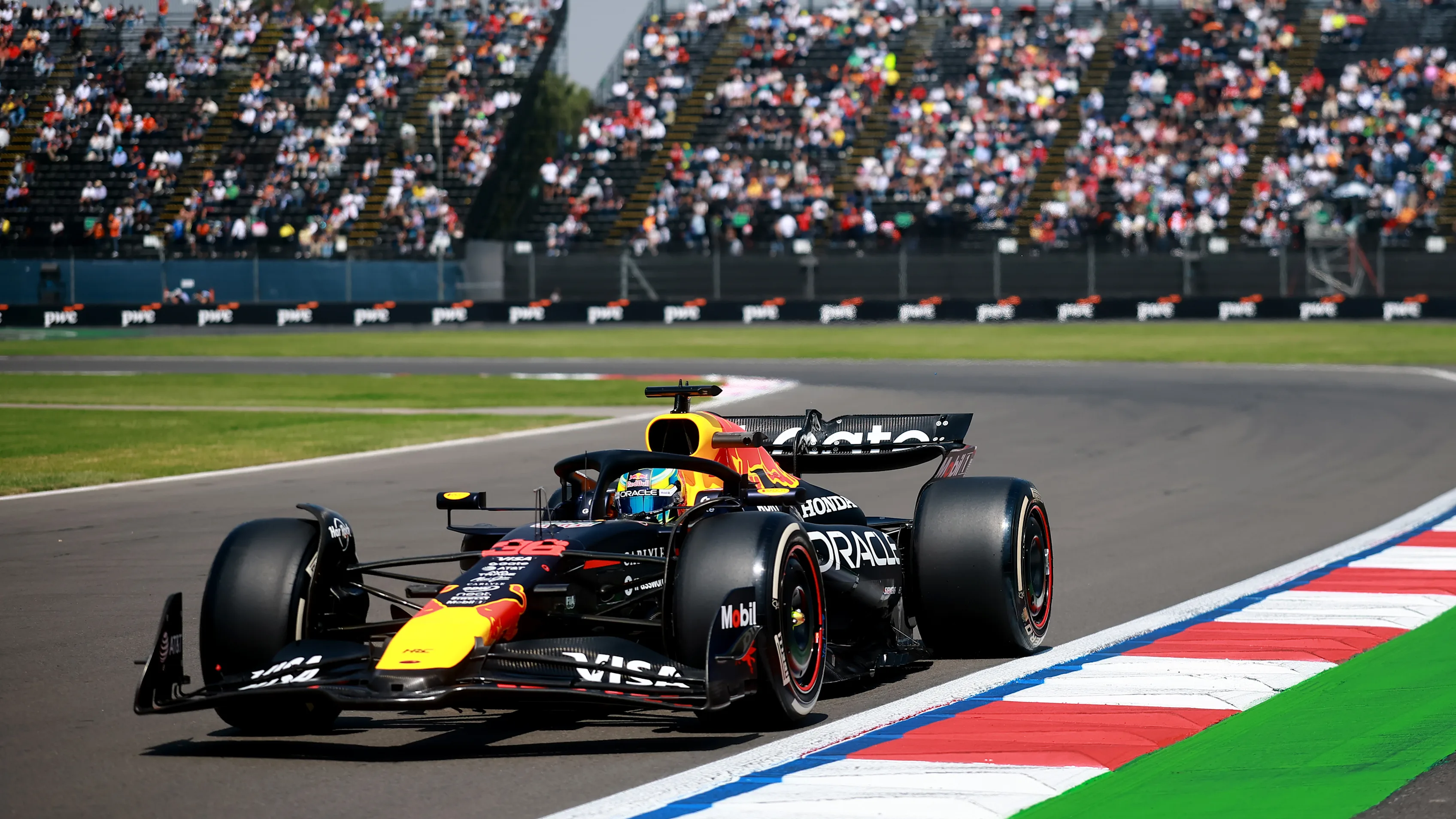 MEXICO CITY, MEXICO - OCTOBER 24: Arvid Lindblad of Great Britain driving the (36) Oracle Red Bull
