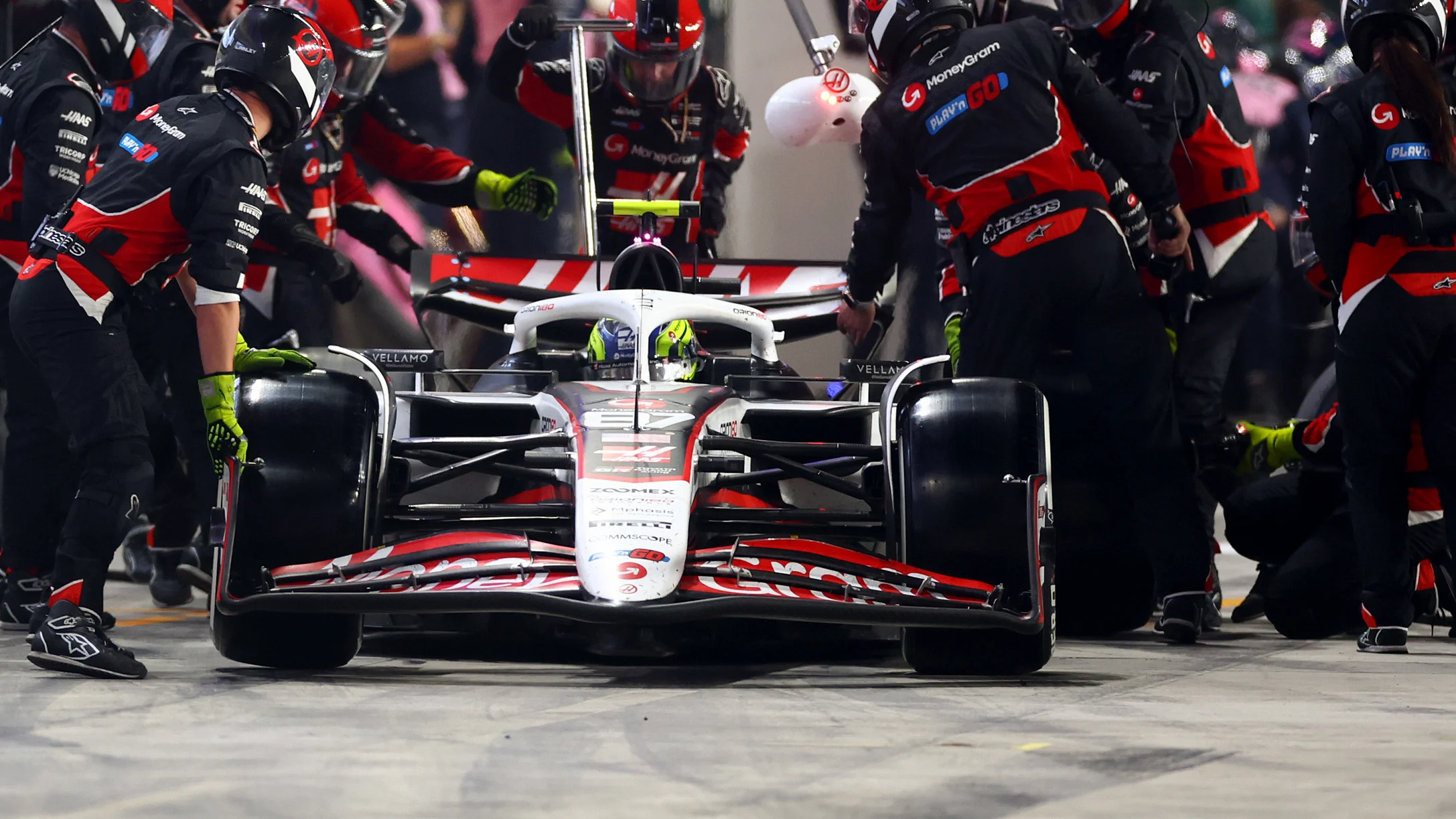 LUSAIL CITY, QATAR - NOVEMBER 30: Oliver Bearman of Great Britain driving the (87) Haas F1 VF-25 Ferrari makes a pitstop during the F1 Grand Prix of Qatar at Lusail International Circuit on November 30, 2025 in Lusail City, Qatar. (Photo by Peter Fox/Getty Images)