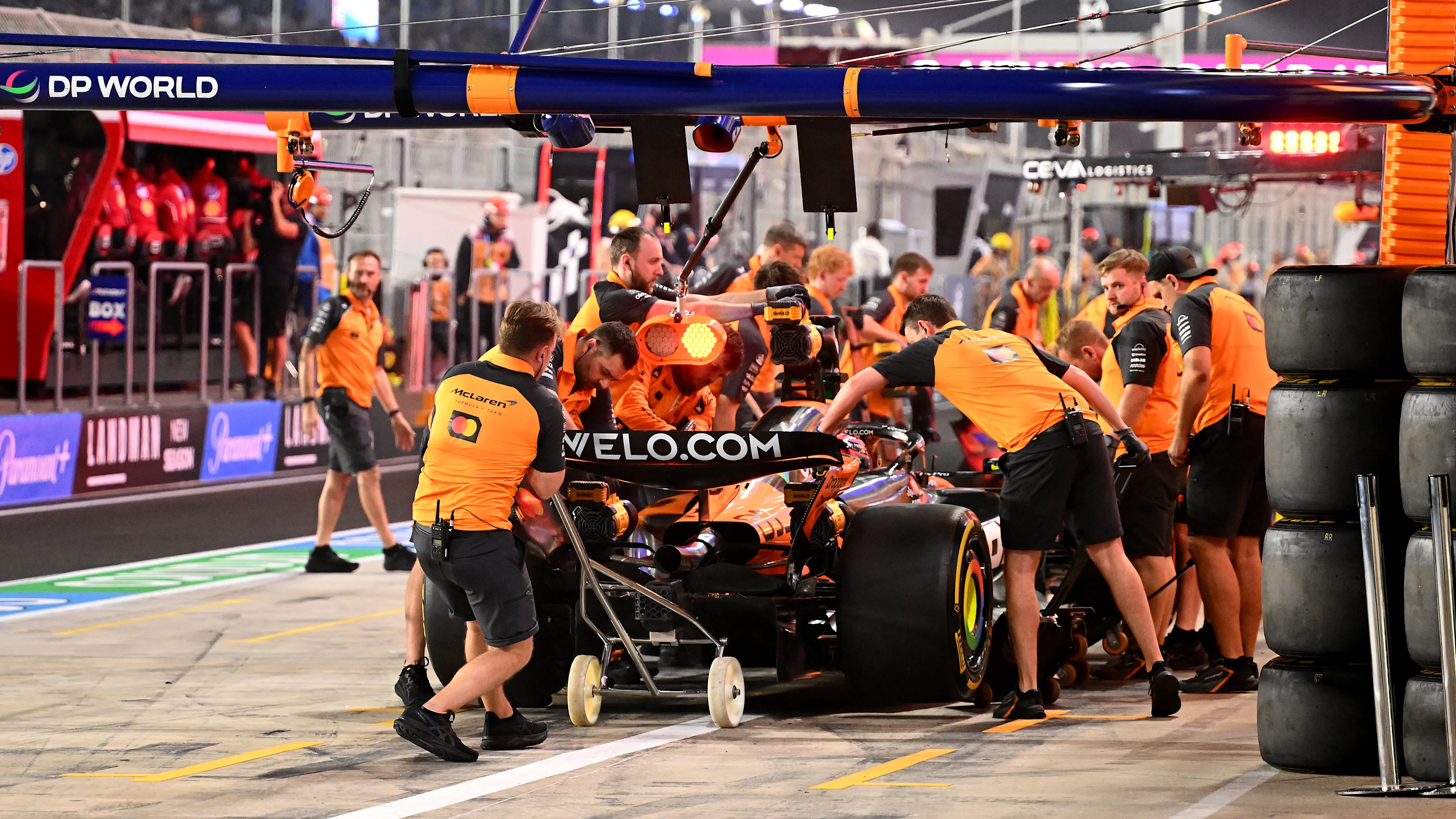 LUSAIL CITY, QATAR - NOVEMBER 28: Oscar Piastri of Australia driving the (81) McLaren MCL39