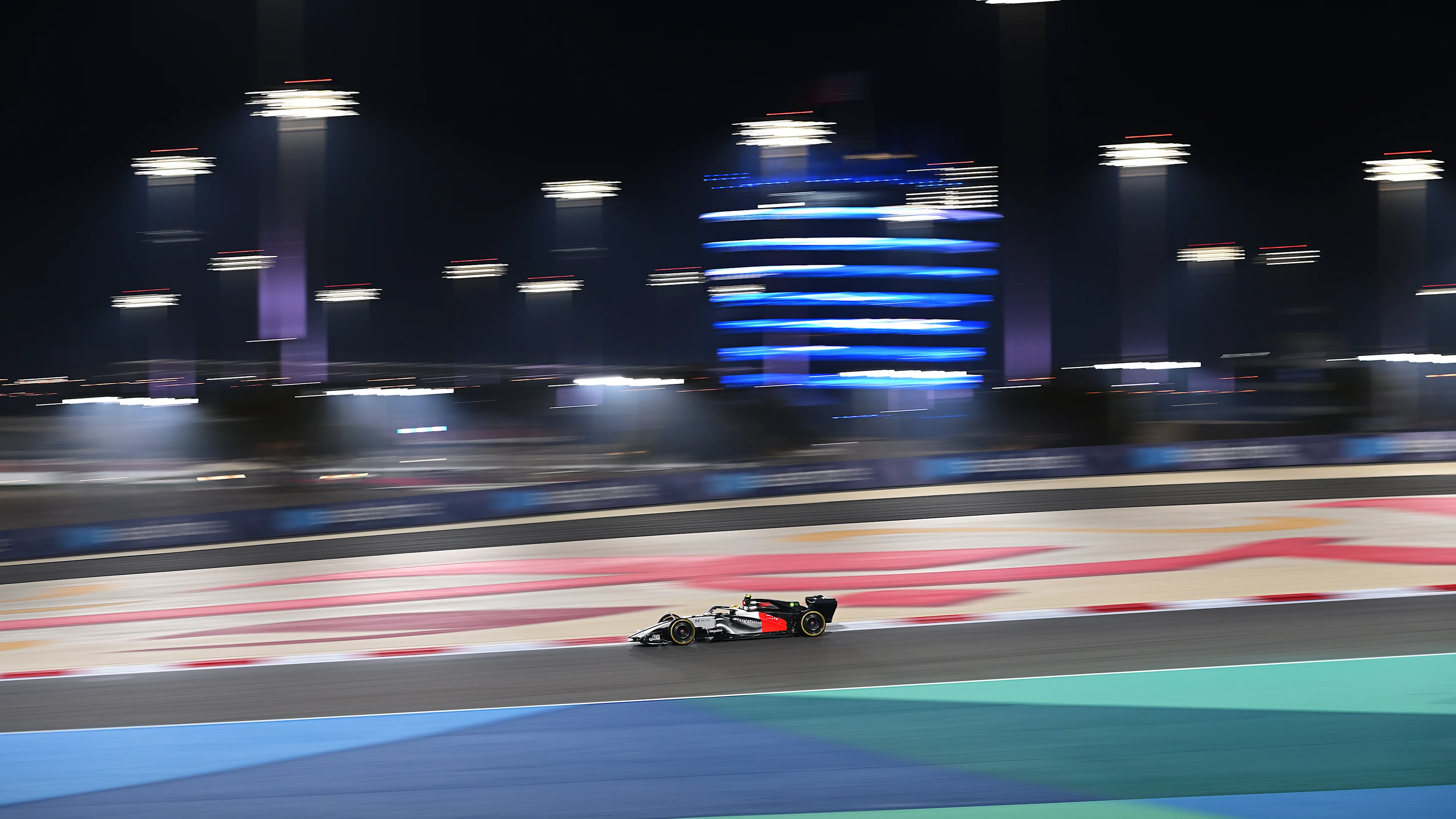 BAHRAIN, BAHRAIN - FEBRUARY 12: Gabriel Bortoleto of Brazil driving the (5) Audi F1 Team R26 on