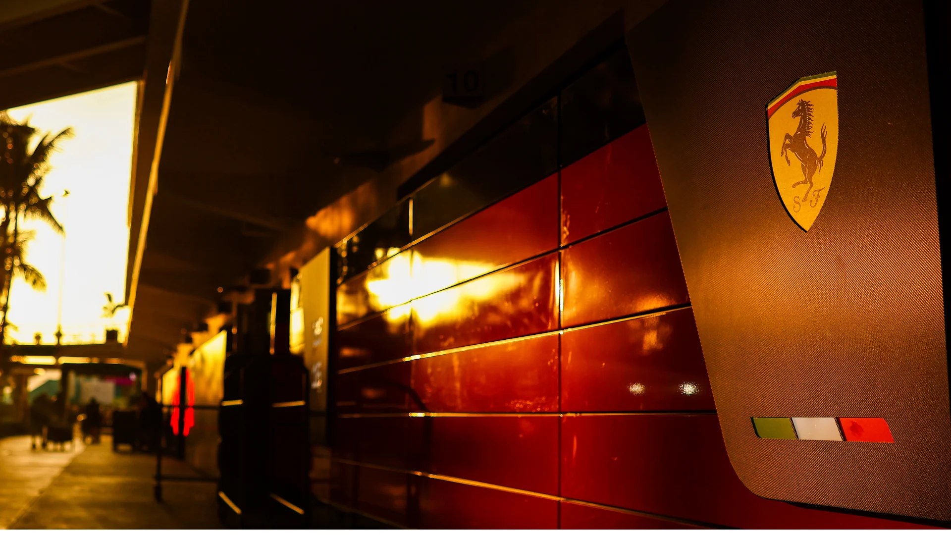 Formula 1 header template Ferrari.png