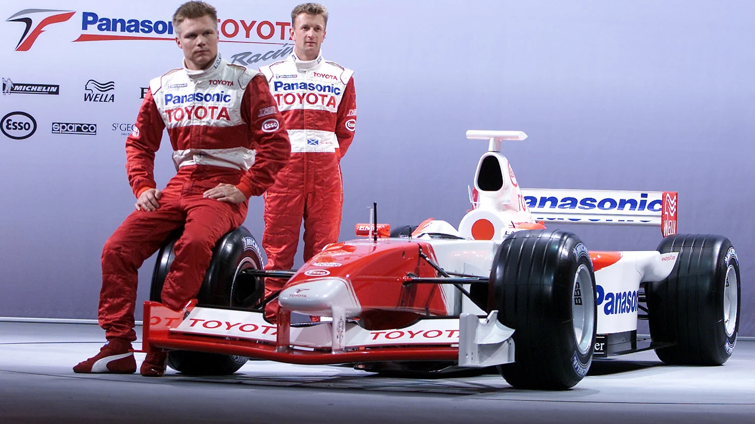15 Dec 2001: Alan McNish of Scotland and Toyota (right) and Mika Salo of Finland and Toyota pose
