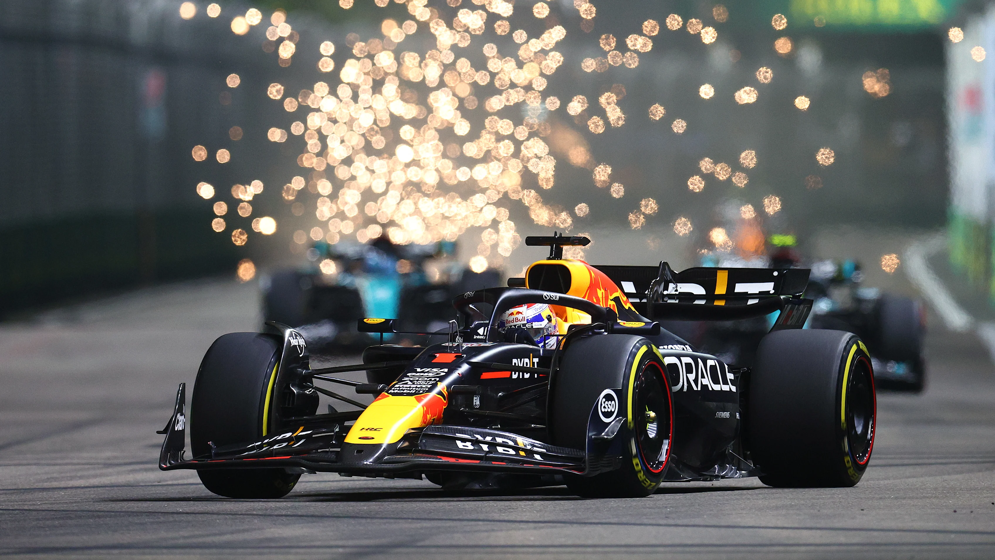 SINGAPORE, SINGAPORE - SEPTEMBER 22: Max Verstappen of the Netherlands driving the (1) Oracle Red