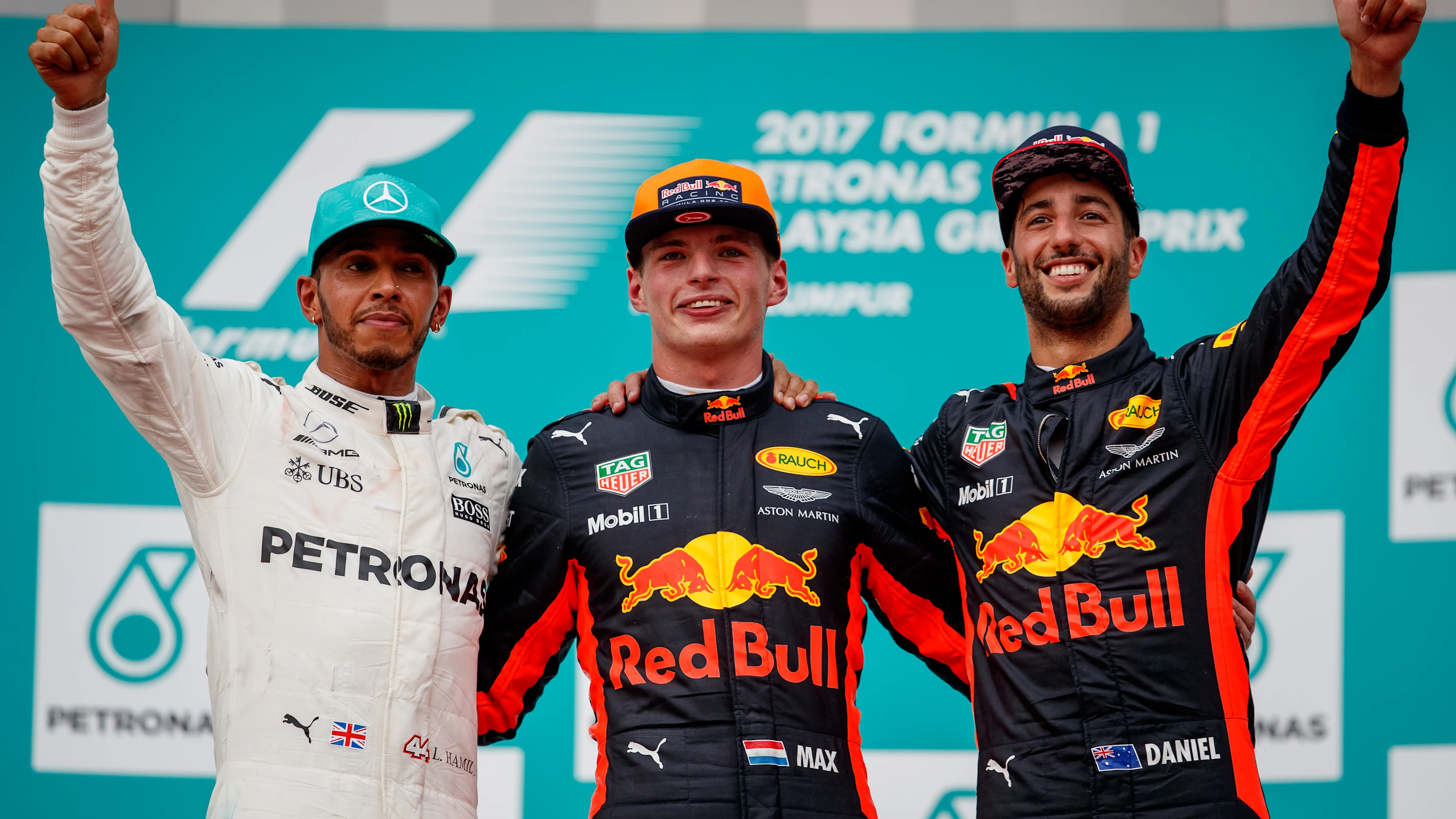 KUALA LUMPUR, MALAYSIA - OCTOBER 01:  Race winner Max Verstappen of Netherlands and Red Bull