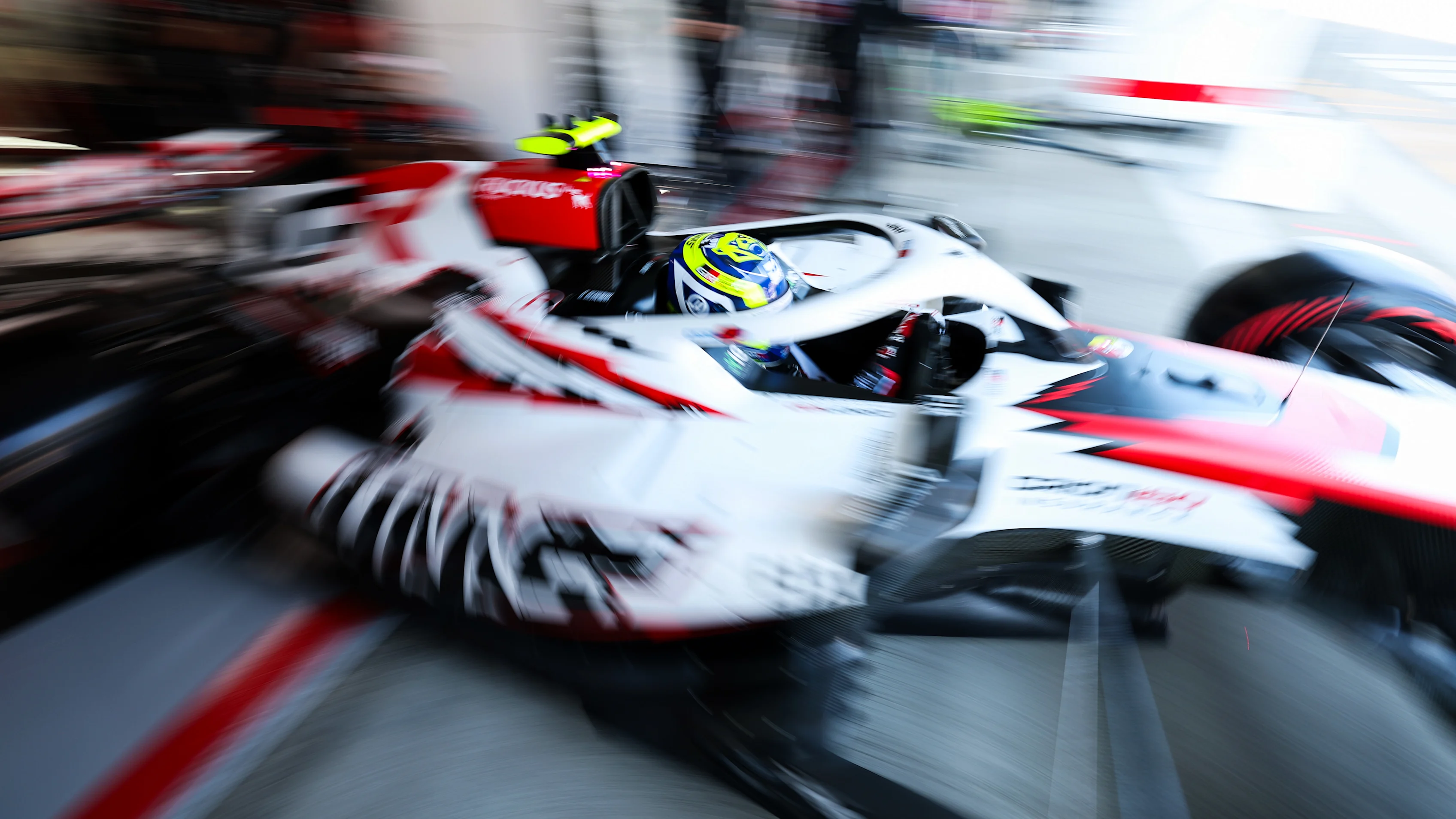 SUZUKA, JAPAN - MARCH 27: Oliver Bearman of Great Britain driving the (87) Haas F1 VF-26 Ferrari