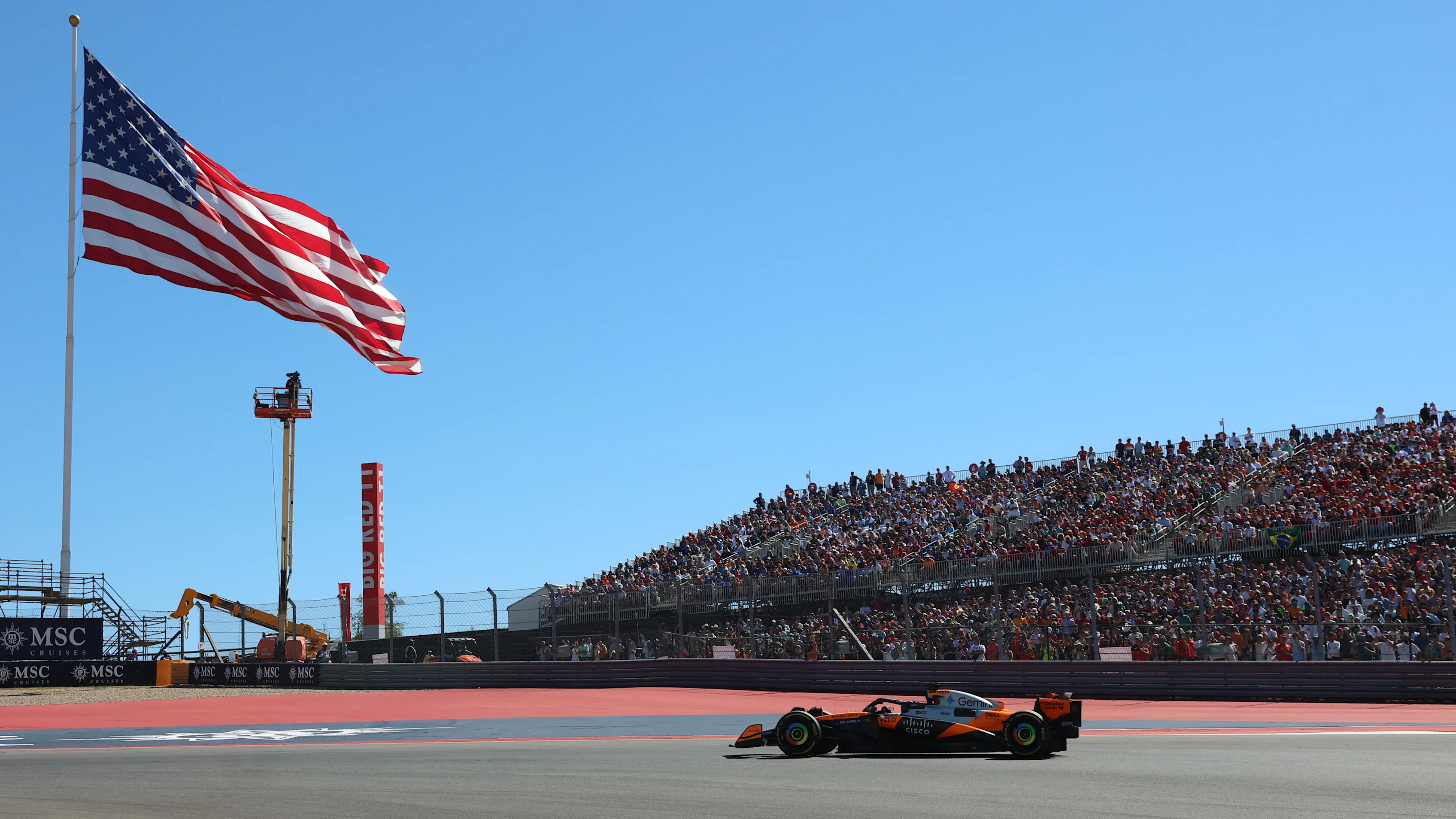 AUSTIN, TEXAS - OCTOBER 19: Oscar Piastri of Australia driving the (81) McLaren MCL39 Mercedes on