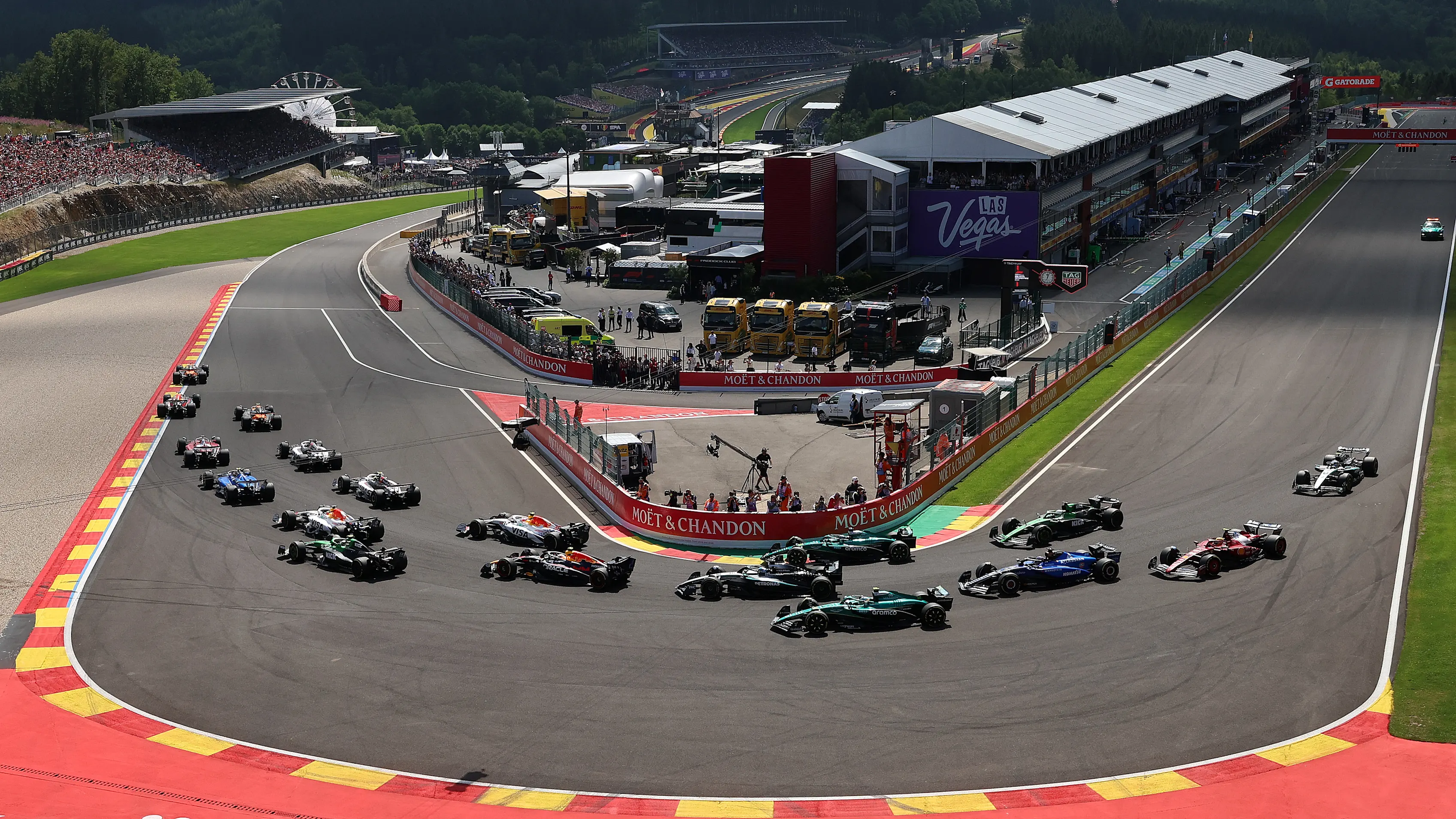 SPA, BELGIUM - JULY 26: Oscar Piastri of Australia driving the (81) McLaren MCL39 Mercedes leads