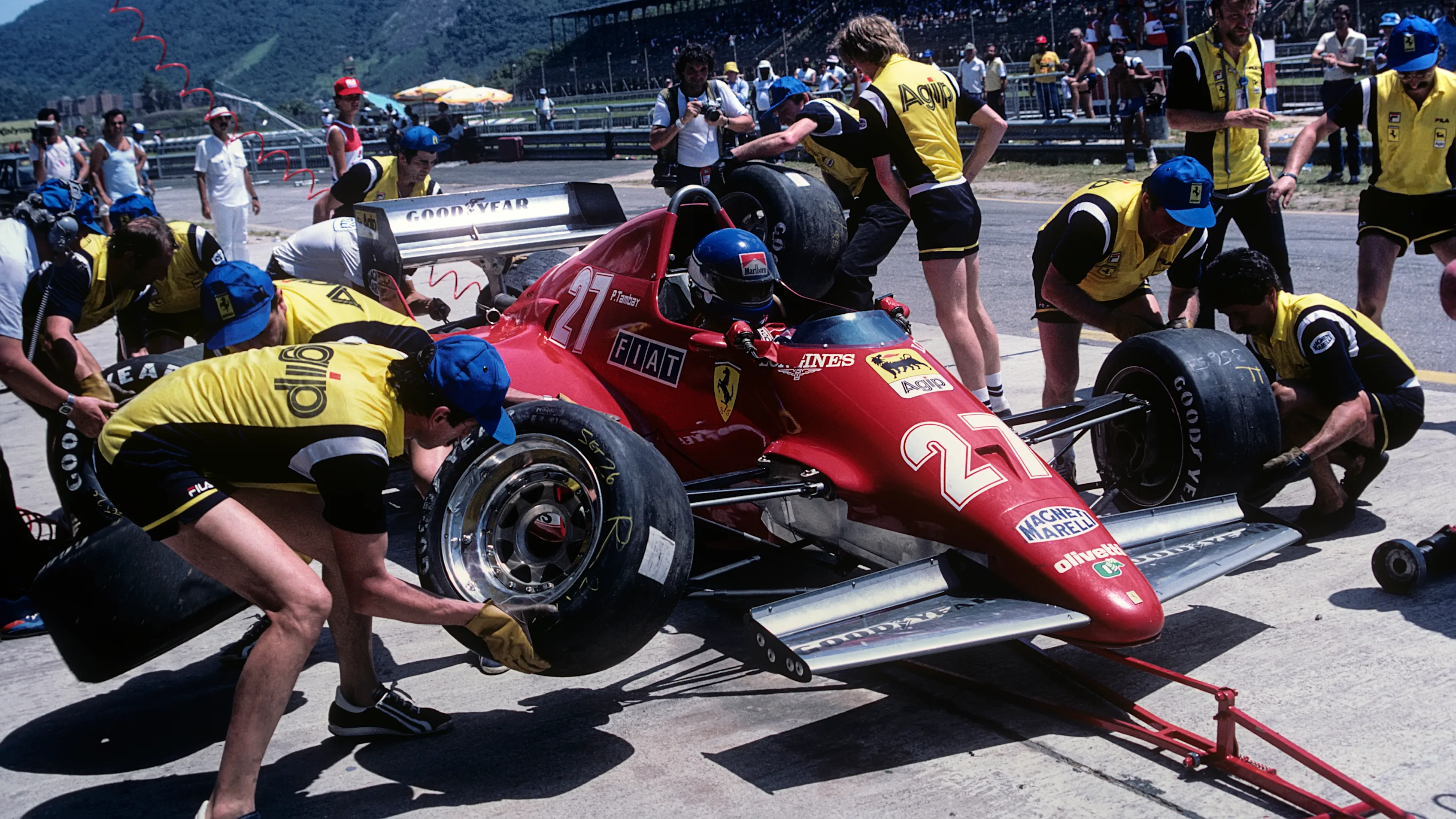 Patrick Tambay, Ferrari 126C2B, Grand Prix of Brazil, Jacarepagua, 13 March 1983. Tire change for