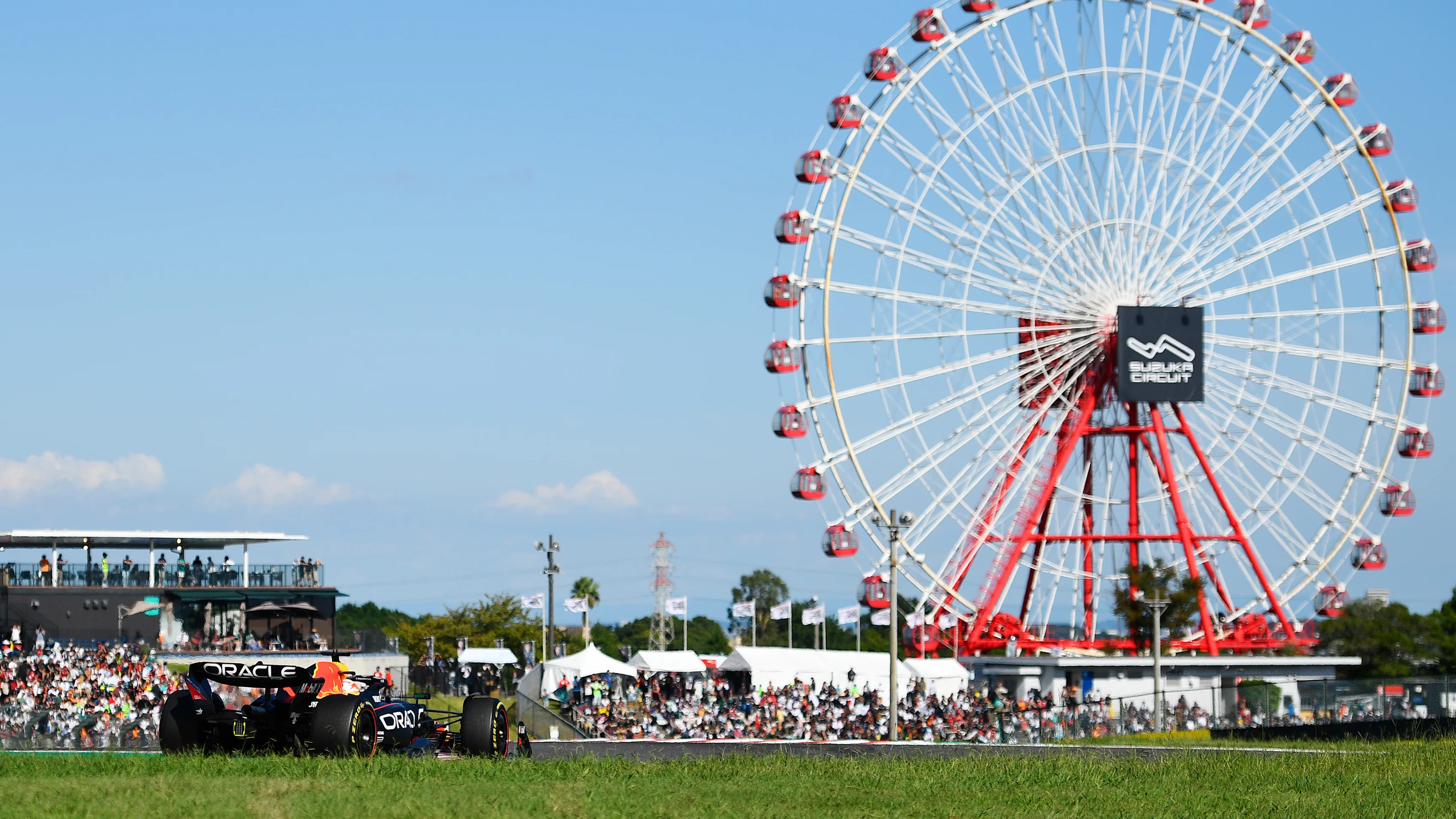 SUZUKA, JAPAN - SEPTEMBER 24: Max Verstappen of the Netherlands driving the (1) Oracle Red Bull