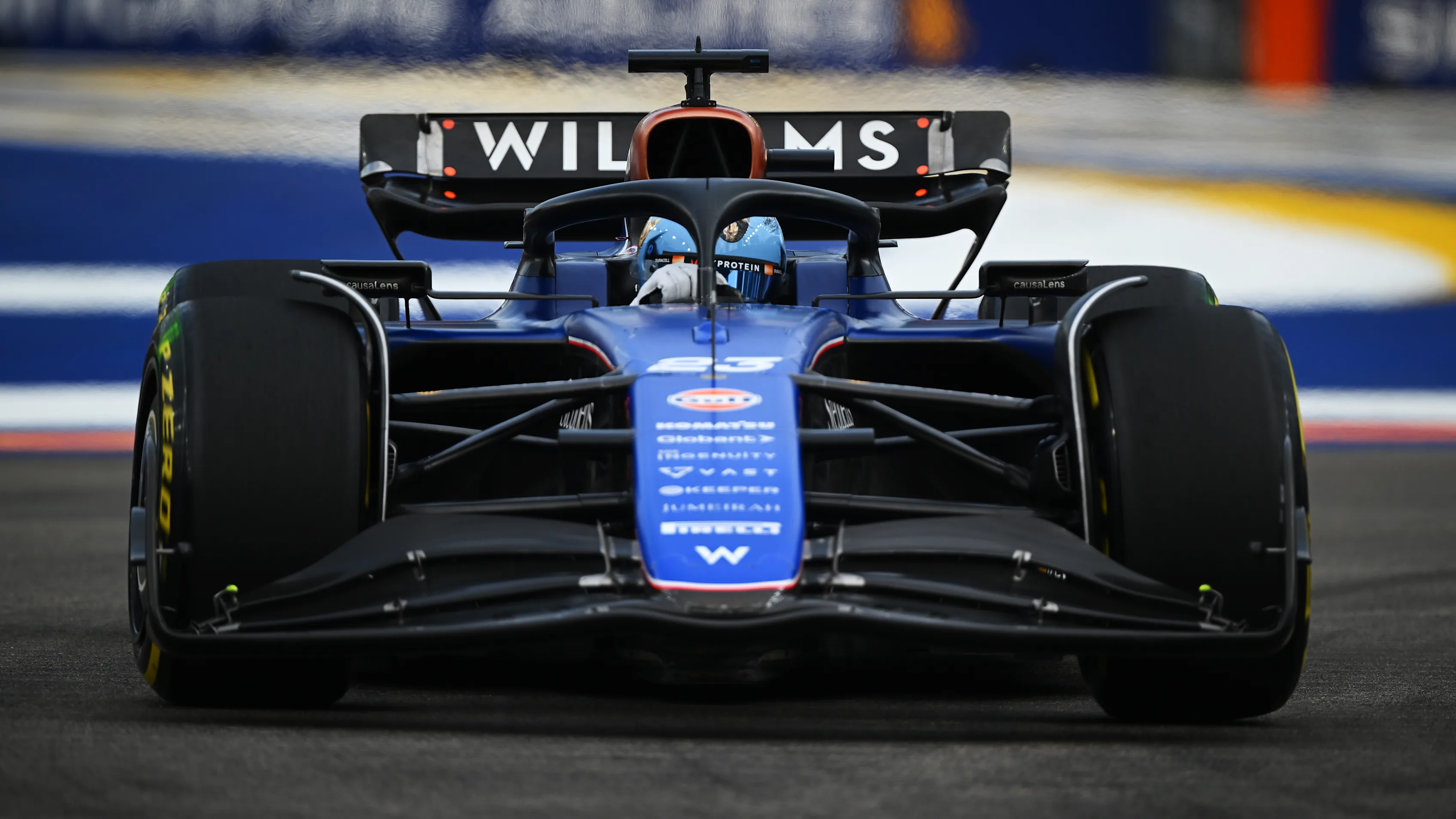 SINGAPORE, SINGAPORE - SEPTEMBER 21: Alexander Albon of Thailand driving the (23) Williams FW46