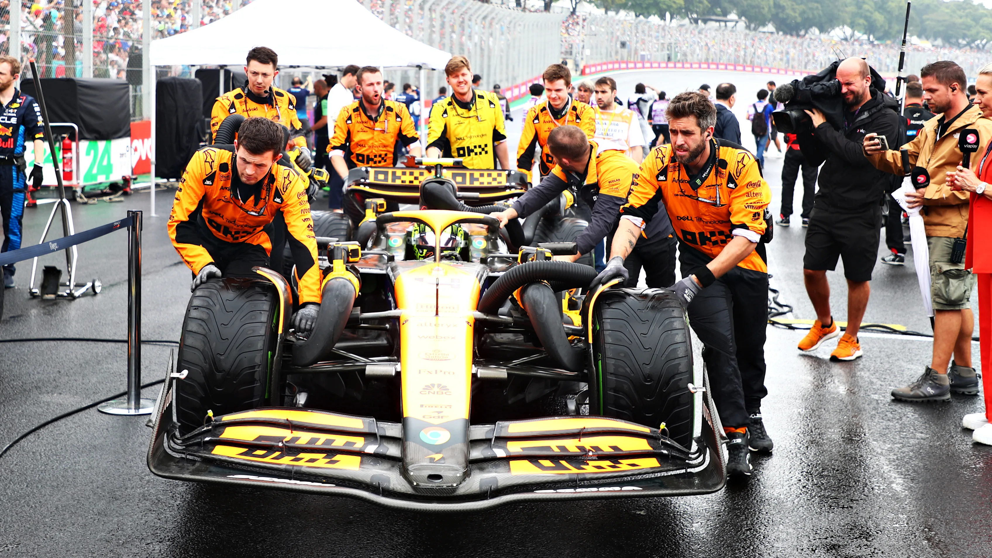 SAO PAULO, BRAZIL - NOVEMBER 03: Lando Norris of Great Britain driving the (4) McLaren MCL38