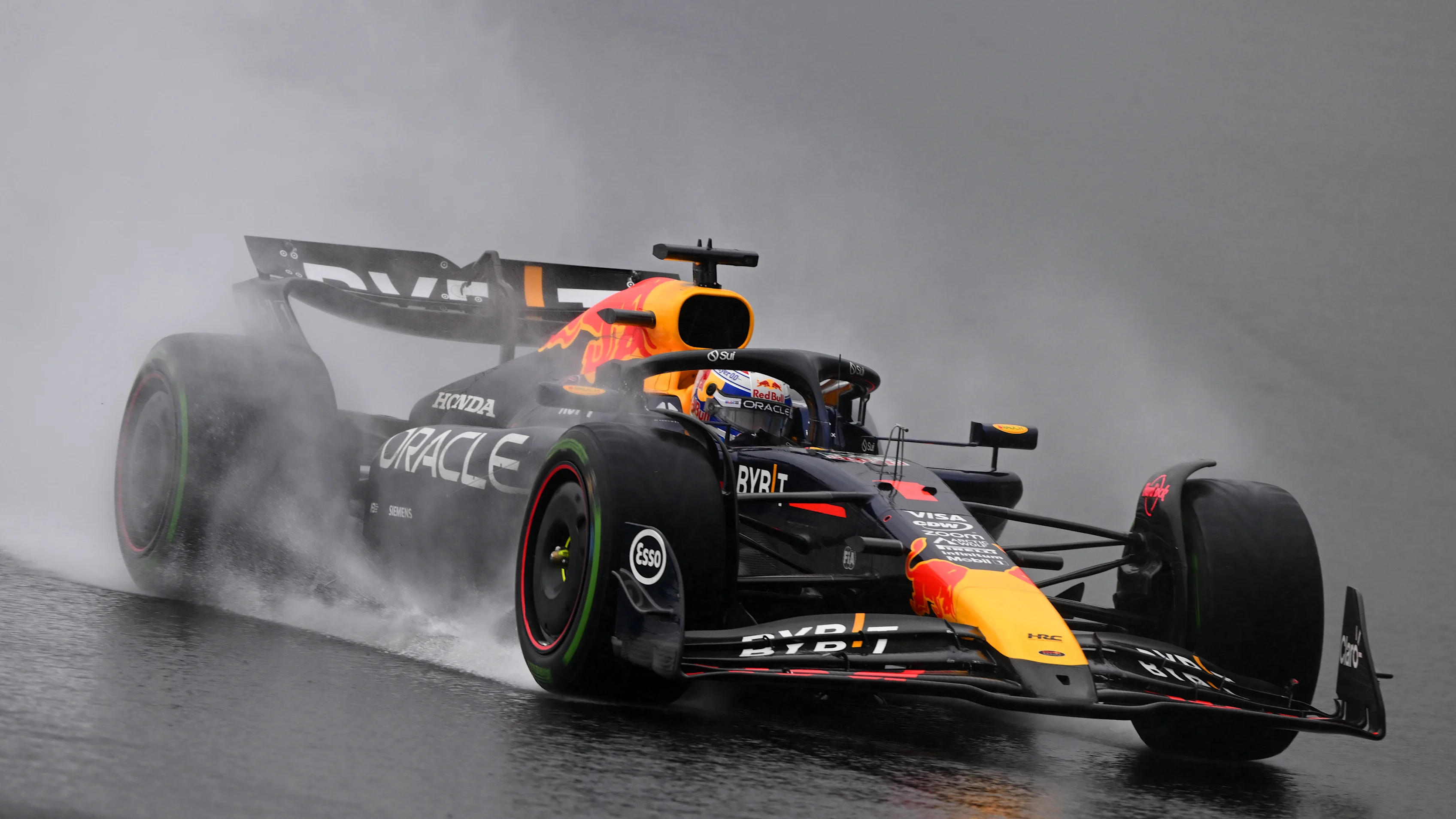 SAO PAULO, BRAZIL - NOVEMBER 03: Lando Norris of Great Britain driving the (4) McLaren MCL38