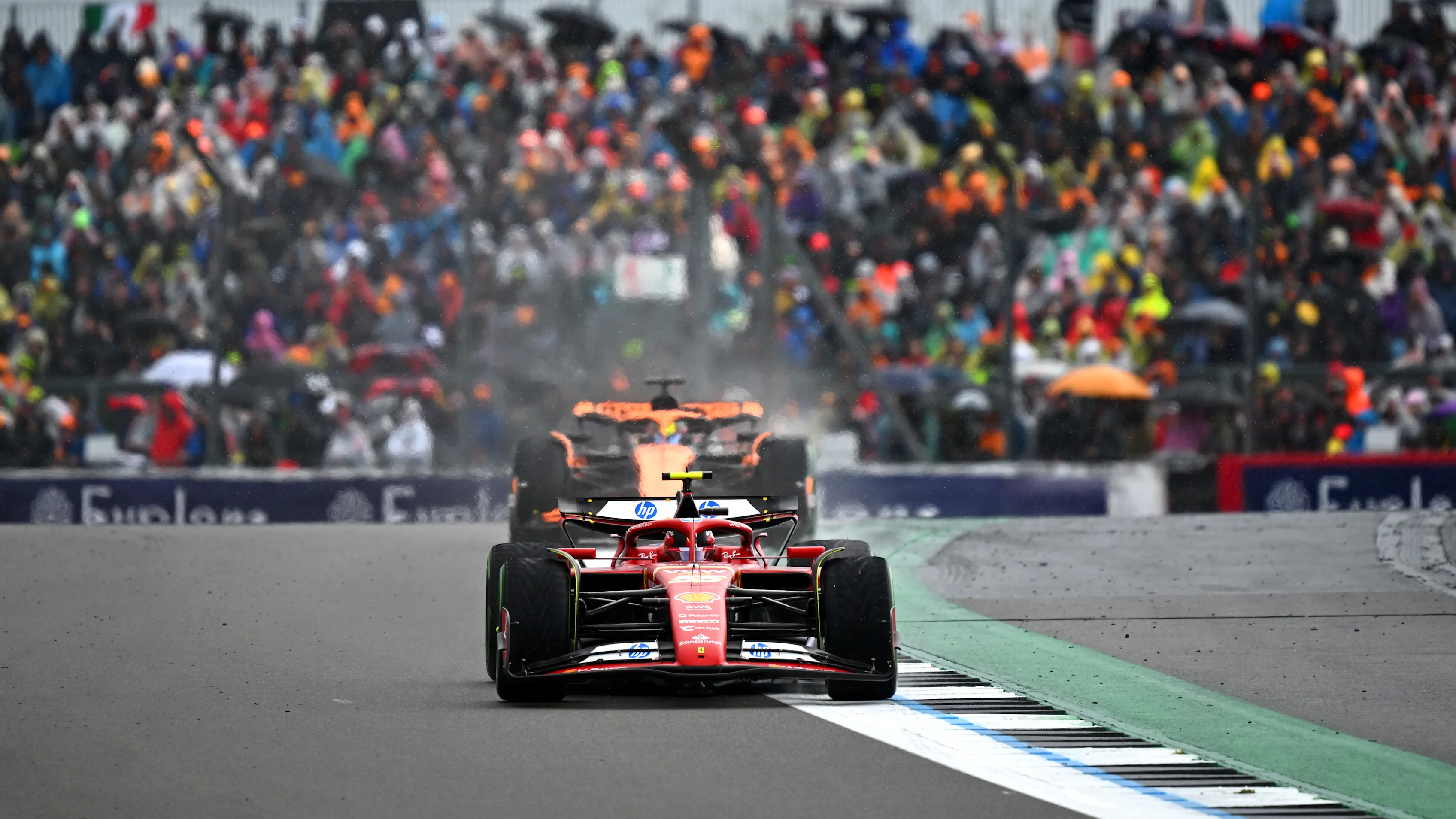 NORTHAMPTON, ENGLAND - JULY 07: Carlos Sainz of Spain driving (55) the Ferrari SF-24 leads Oscar Piastri of Australia driving the (81) McLaren MCL38 Mercedes on track during the F1 Grand Prix of Great Britain at Silverstone Circuit on July 07, 2024 in Northampton, England. (Photo by James Sutton - Formula 1/Formula 1 via Getty Images)