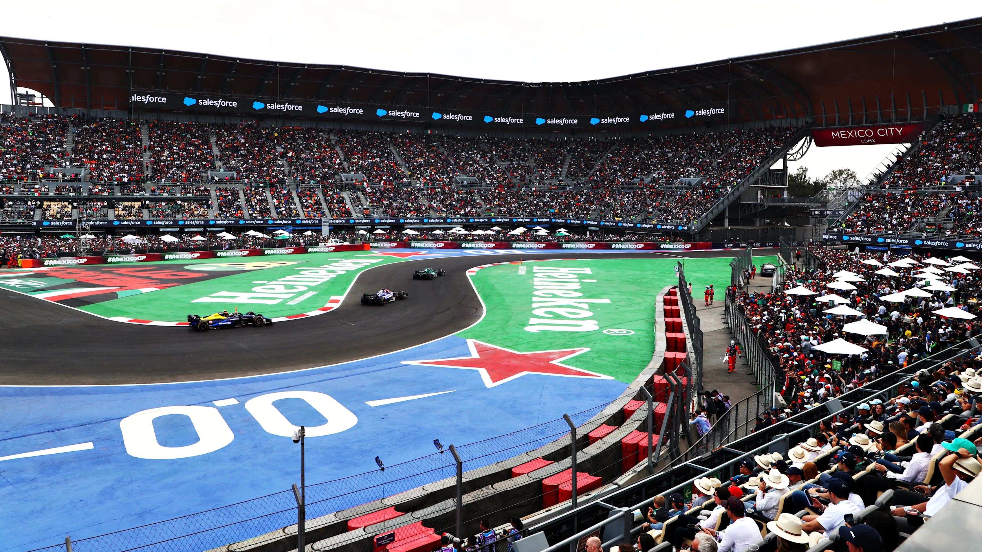 MEXICO CITY, MEXICO - OCTOBER 27: Lance Stroll of Canada driving the (18) Aston Martin AMR24