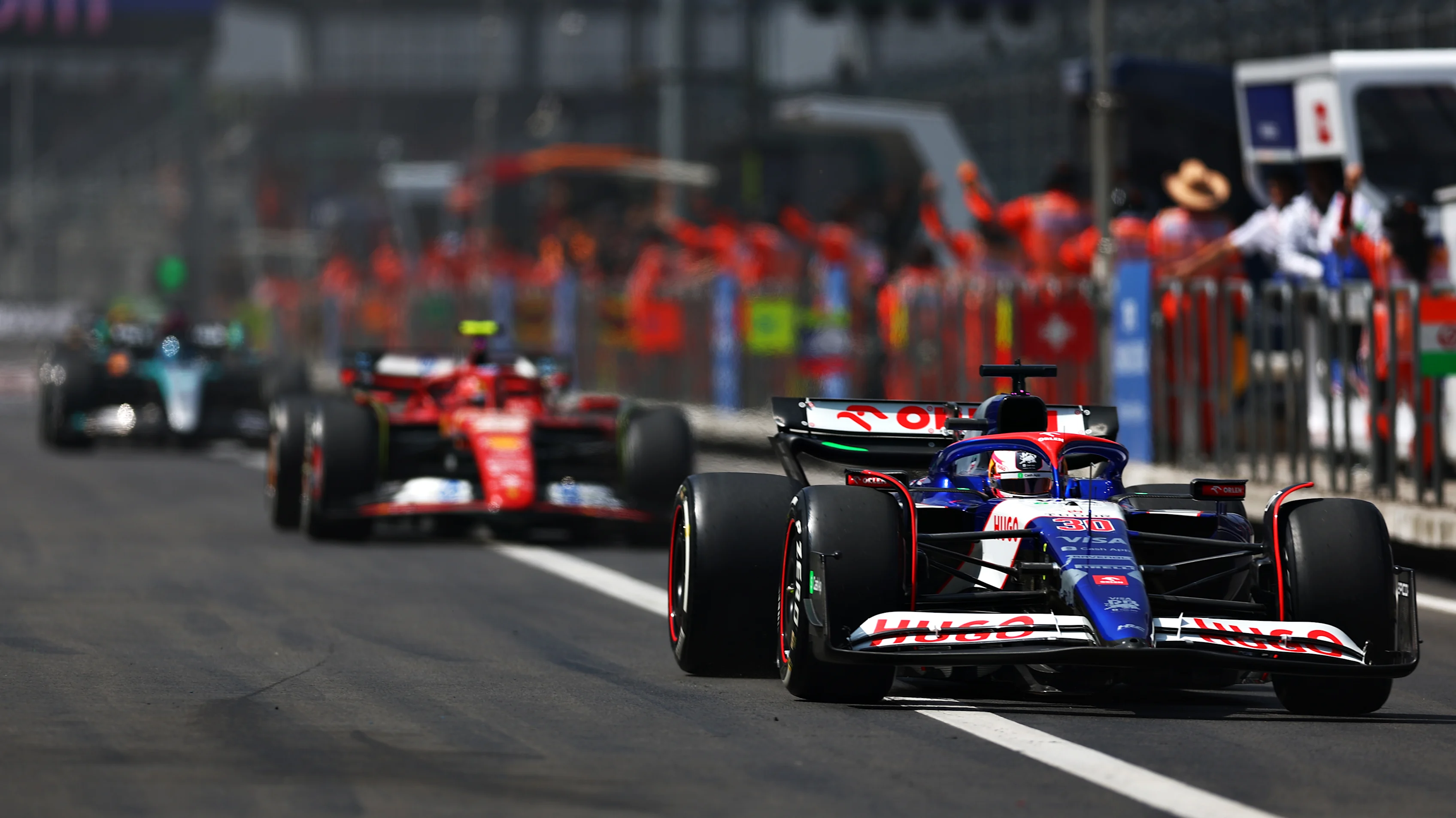 MEXICO CITY, MEXICO - OCTOBER 25: Liam Lawson of New Zealand driving the (30) Visa Cash App RB