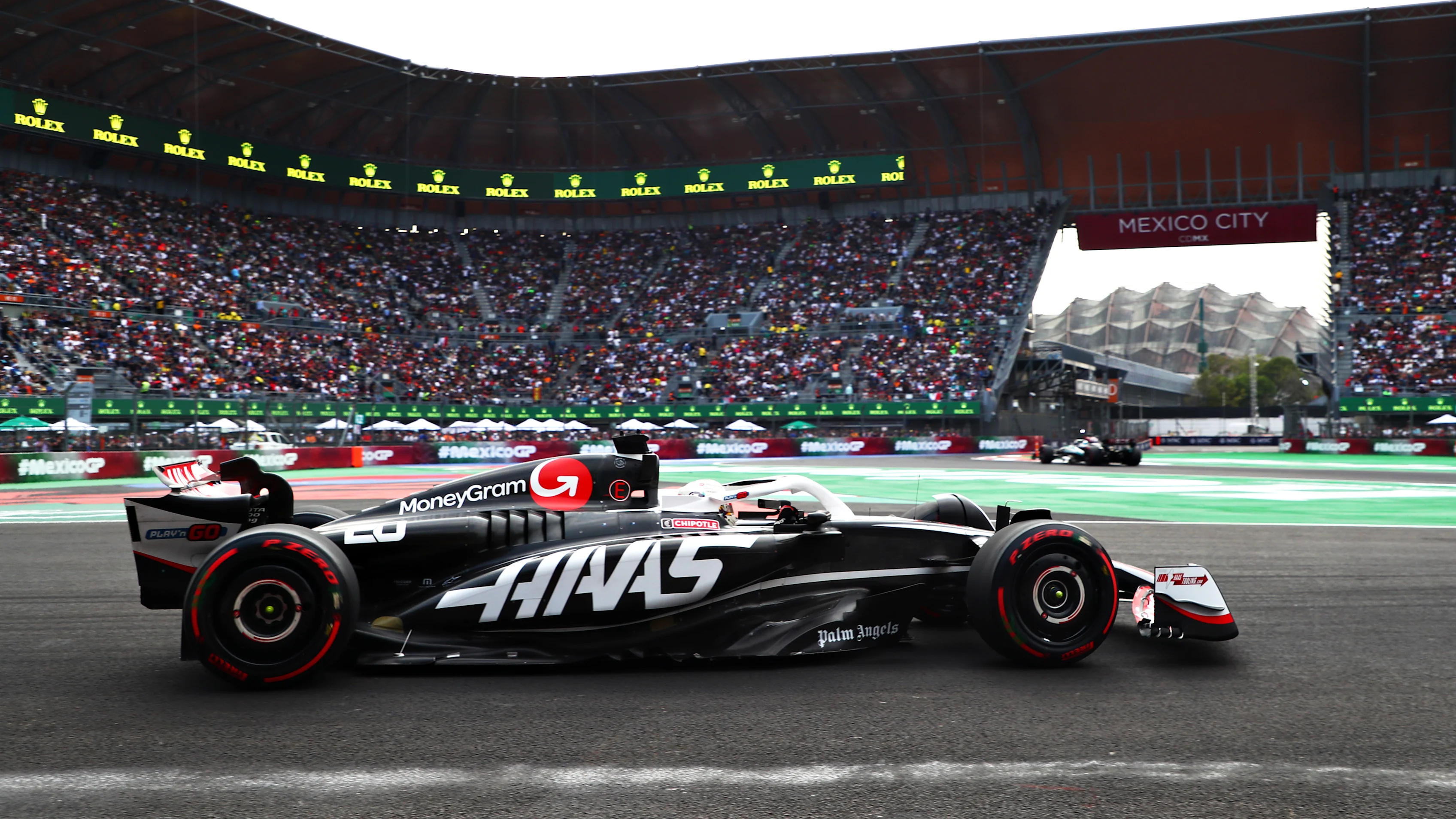 MEXICO CITY, MEXICO - OCTOBER 26: Kevin Magnussen of Denmark driving the (20) Haas F1 VF-24 Ferrari