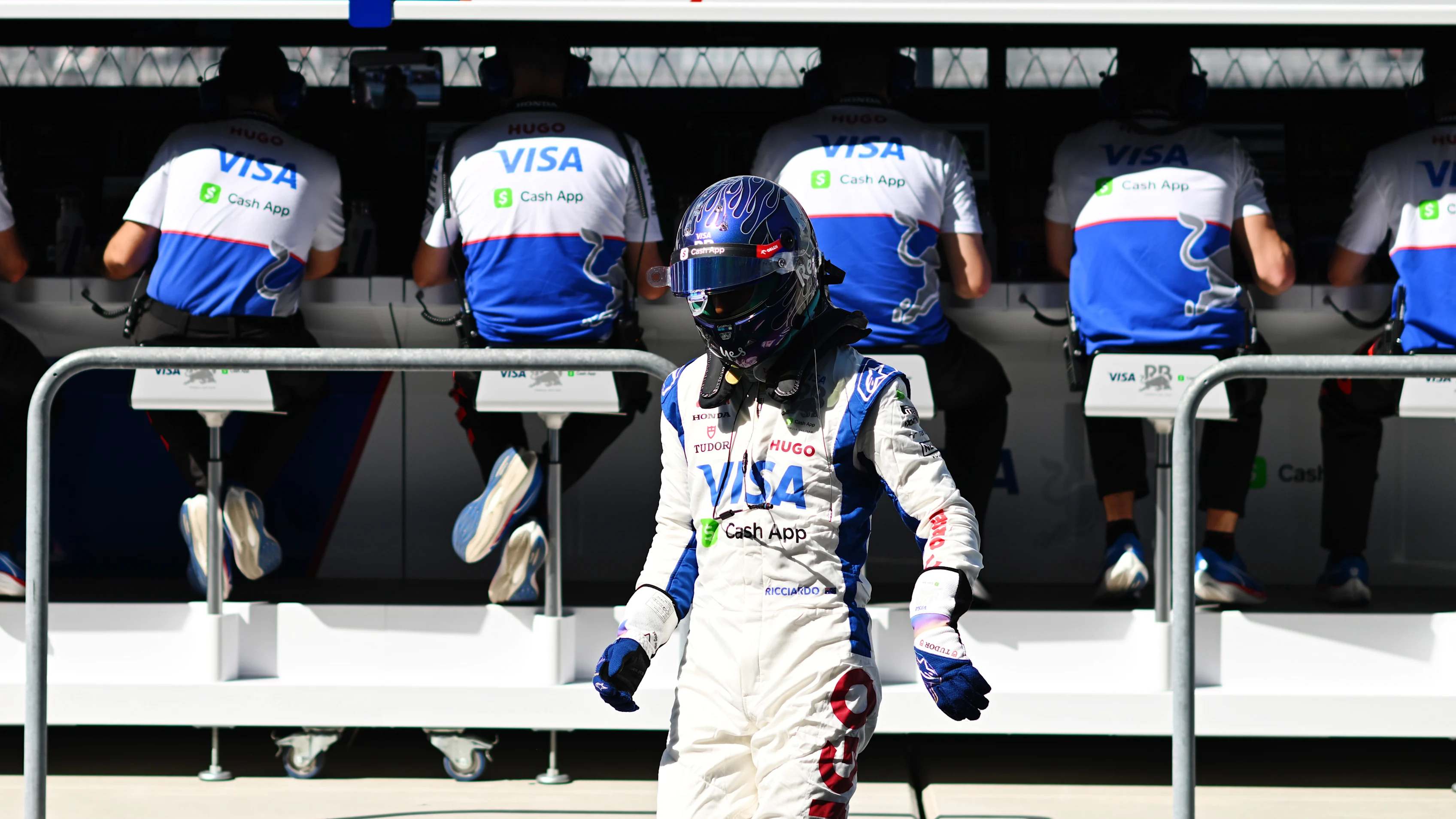 MIAMI, FLORIDA - MAY 04: 18th placed qualifier Daniel Ricciardo of Australia and Visa Cash App RB