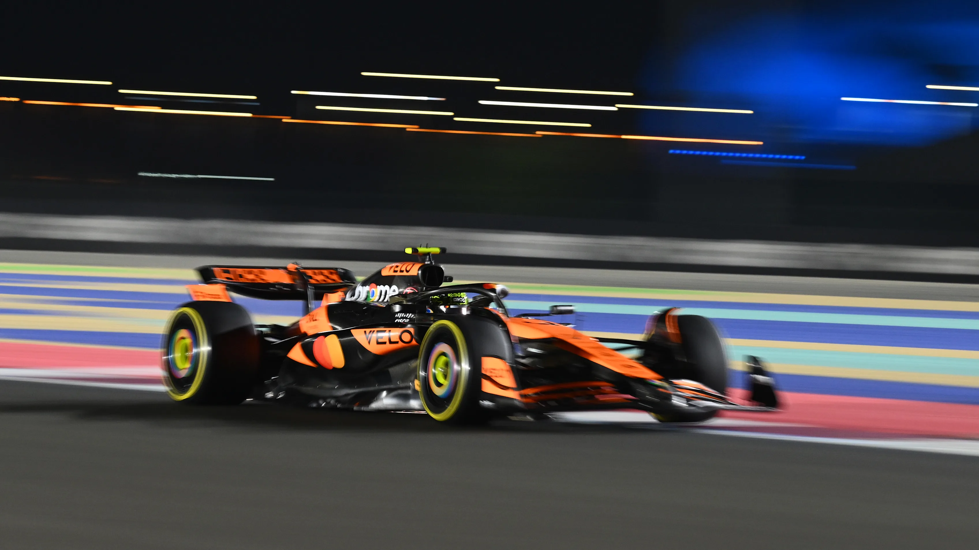 LUSAIL CITY, QATAR - NOVEMBER 29: Lando Norris of Great Britain driving the (4) McLaren MCL38